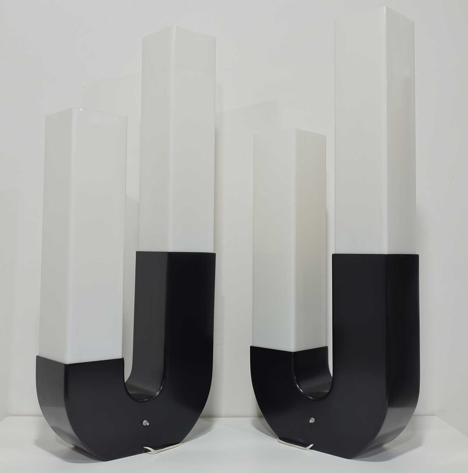Resina Monumentale coppia di lampade scultoree Modeline in vendita