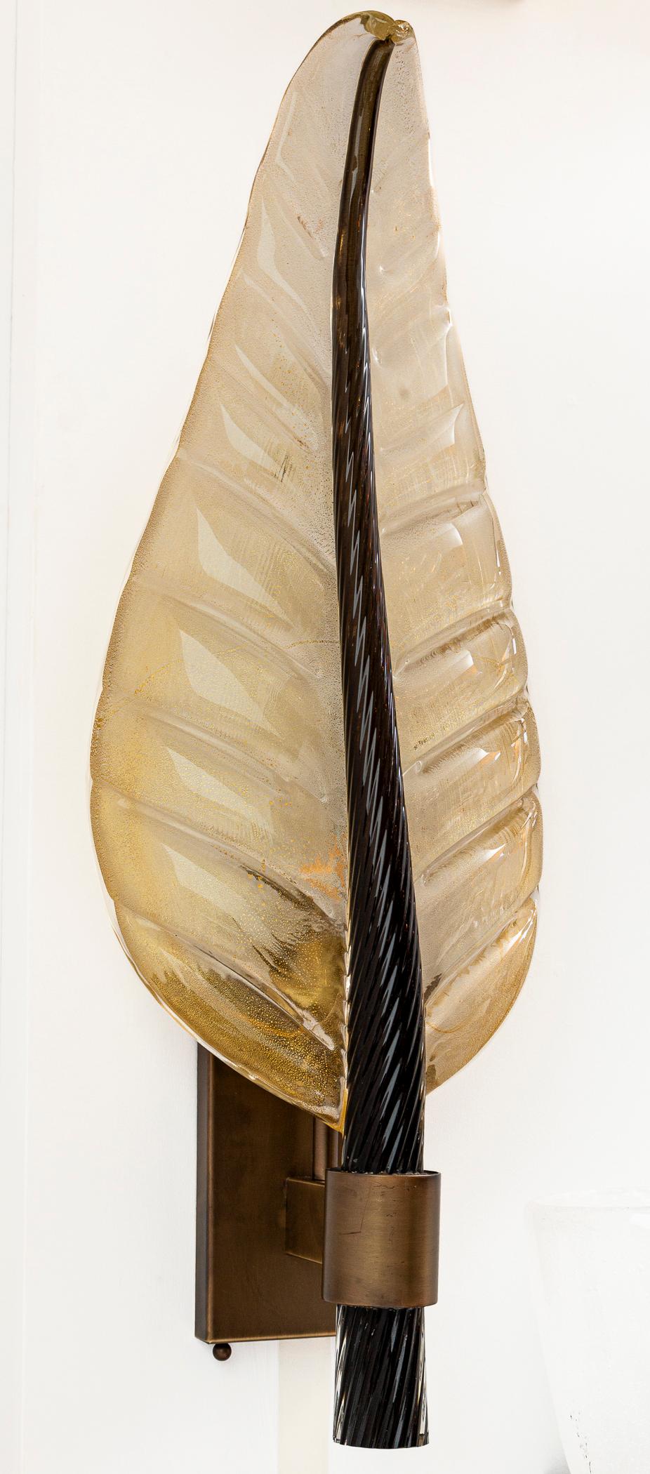 Monumentales Paar Murano Gold & Black Leaf Wall Lights, UL zertifiziert (Italienisch) im Angebot