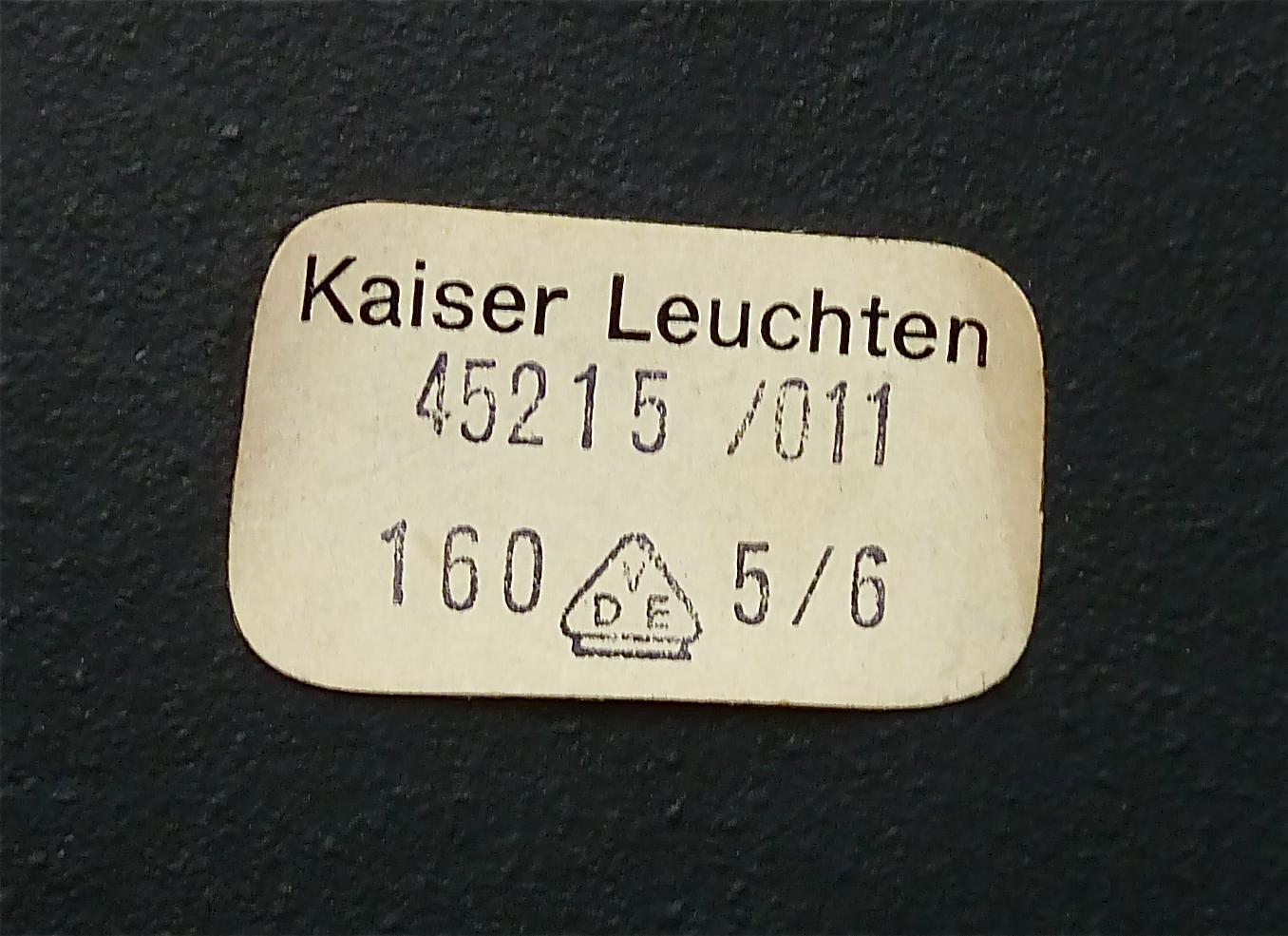 Paire monumentale de lampes de bureau Kaiser signées en verre de cristal et métal argenté, années 1960 en vente 10