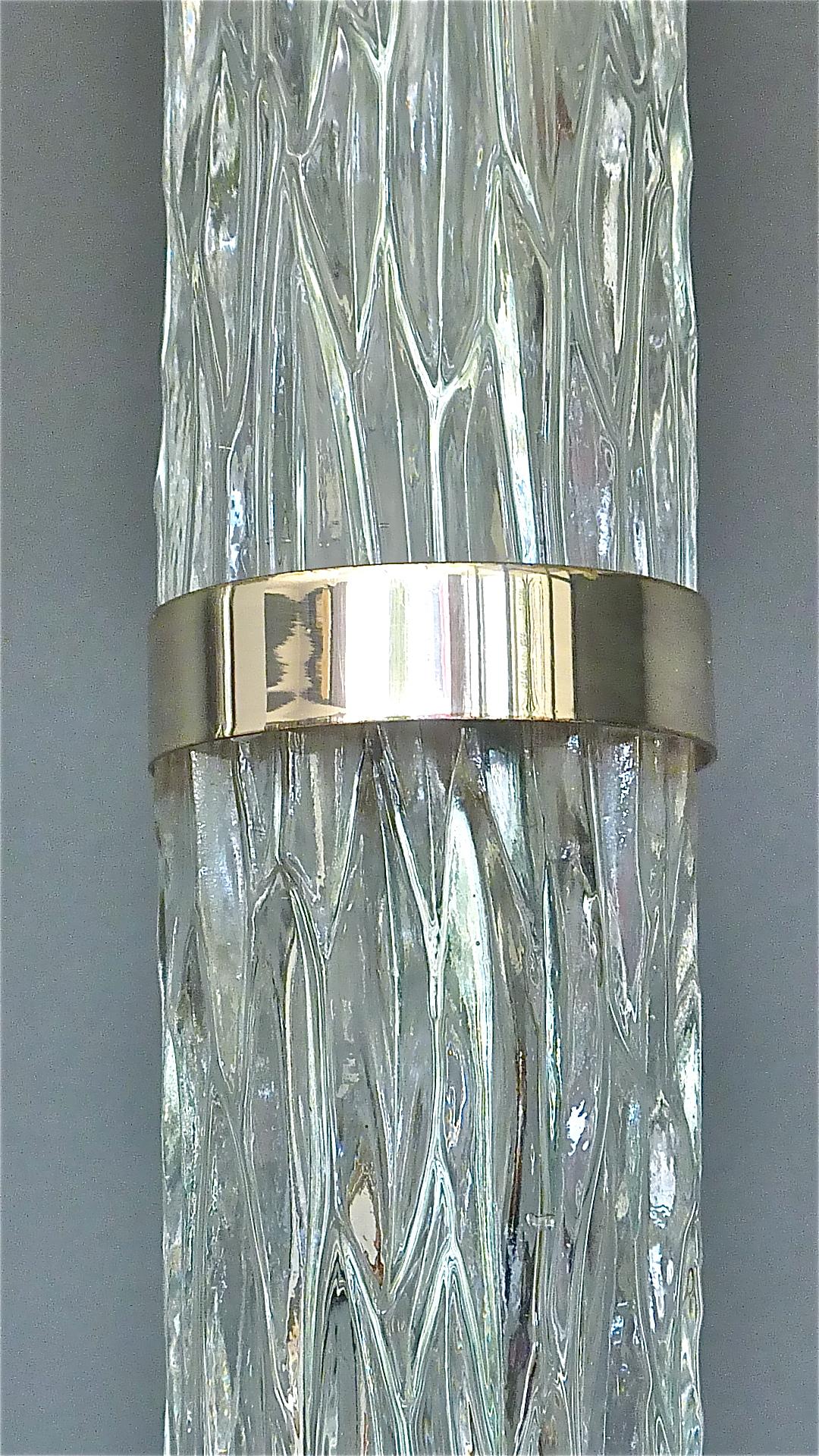 Monumentales Paar signierter Kaiser-Tischlampen aus Kristallglas und versilbertem Metall, 1960er Jahre (Versilbert) im Angebot