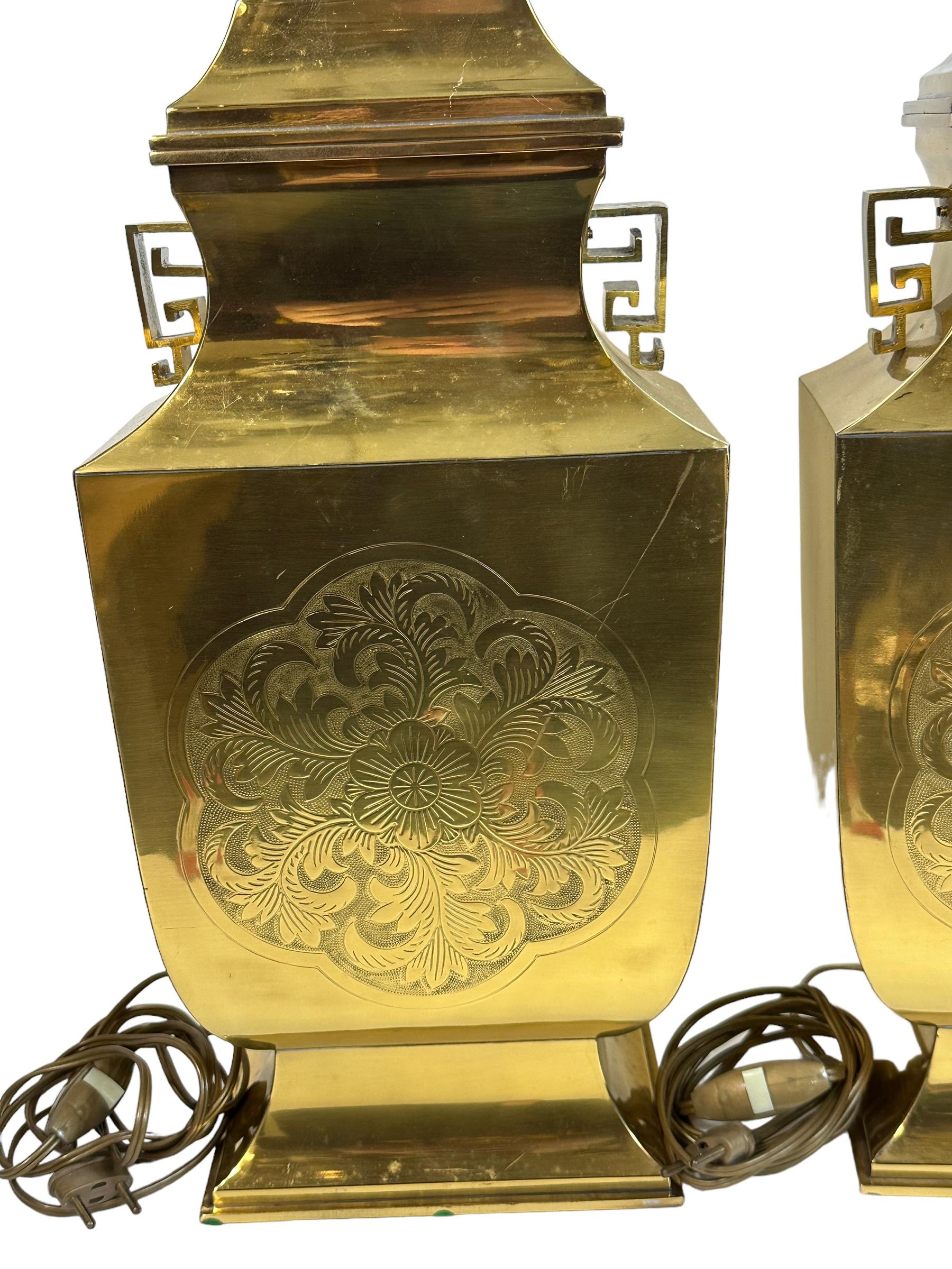 Monumental Pair of Table Lamps Gold Brass Pagoda Style with Shade Vintage, Italy For Sale 9