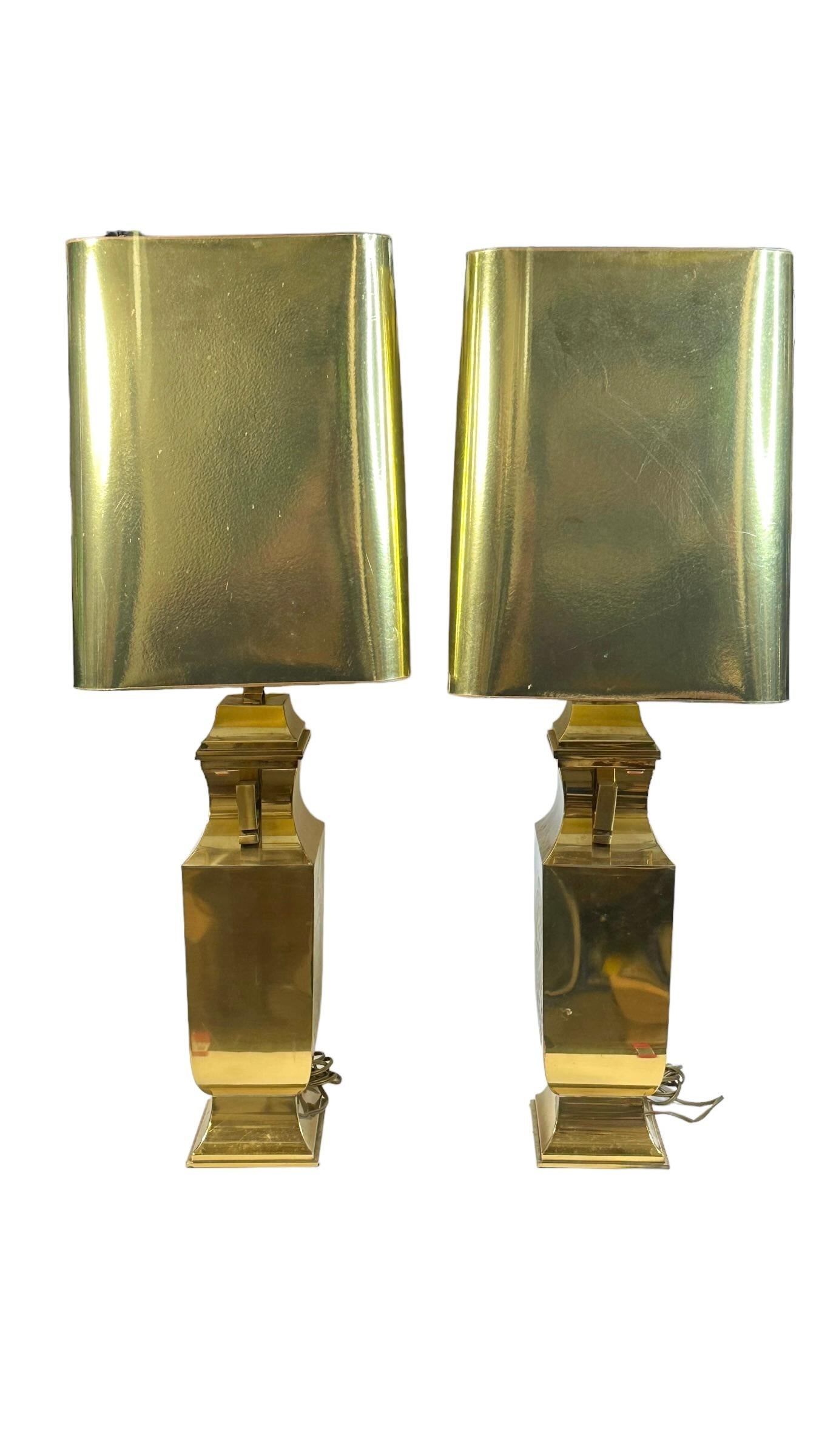 Monumental Pair of Table Lamps Gold Brass Pagoda Style with Shade Vintage, Italy In Good Condition For Sale In Nuernberg, DE