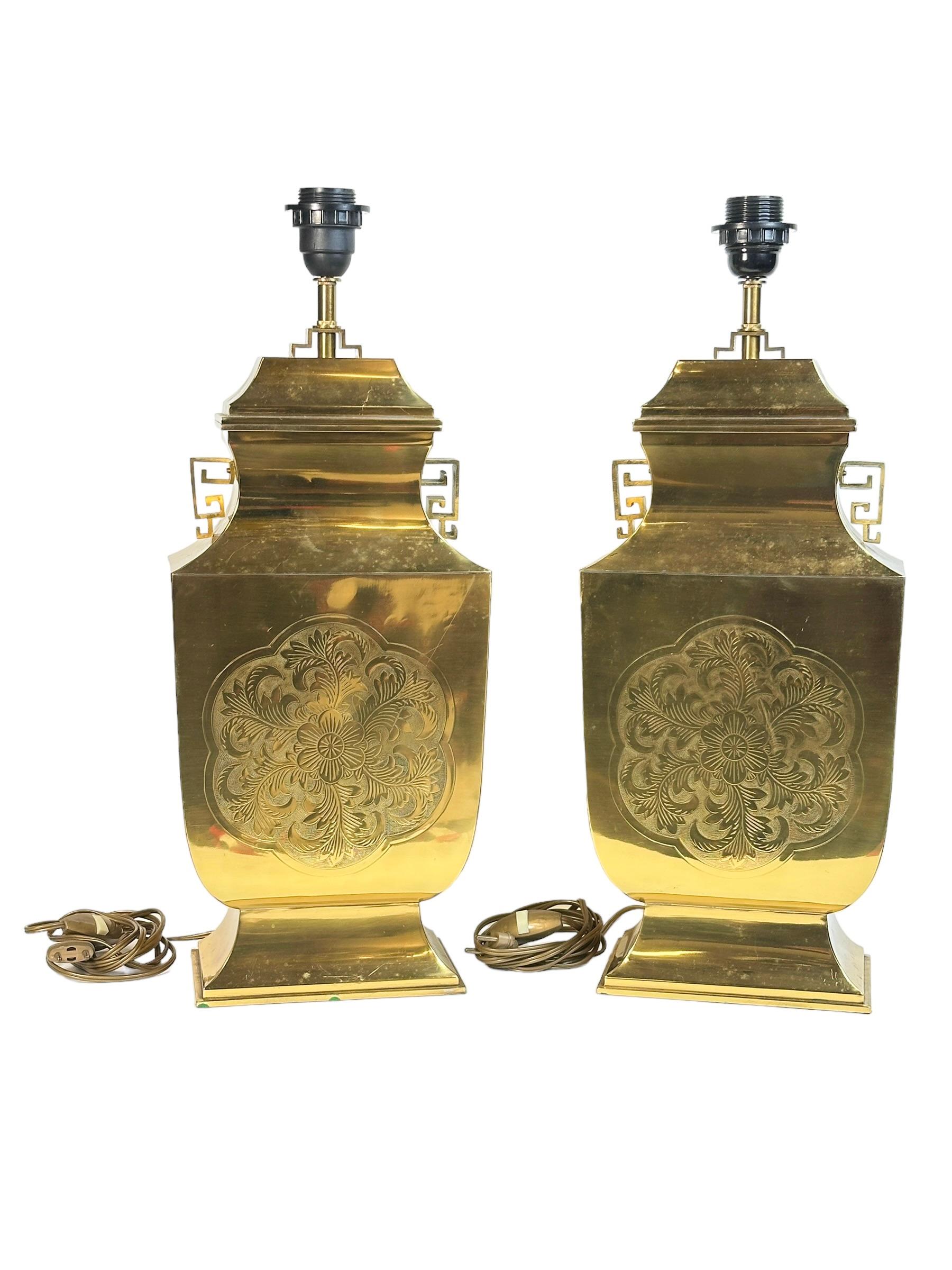Monumental Pair of Table Lamps Gold Brass Pagoda Style with Shade Vintage, Italy For Sale 2
