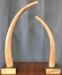 Monumental Pair of Tall geschnitzten Holz Elefanten Stoßzähne Messing Basen