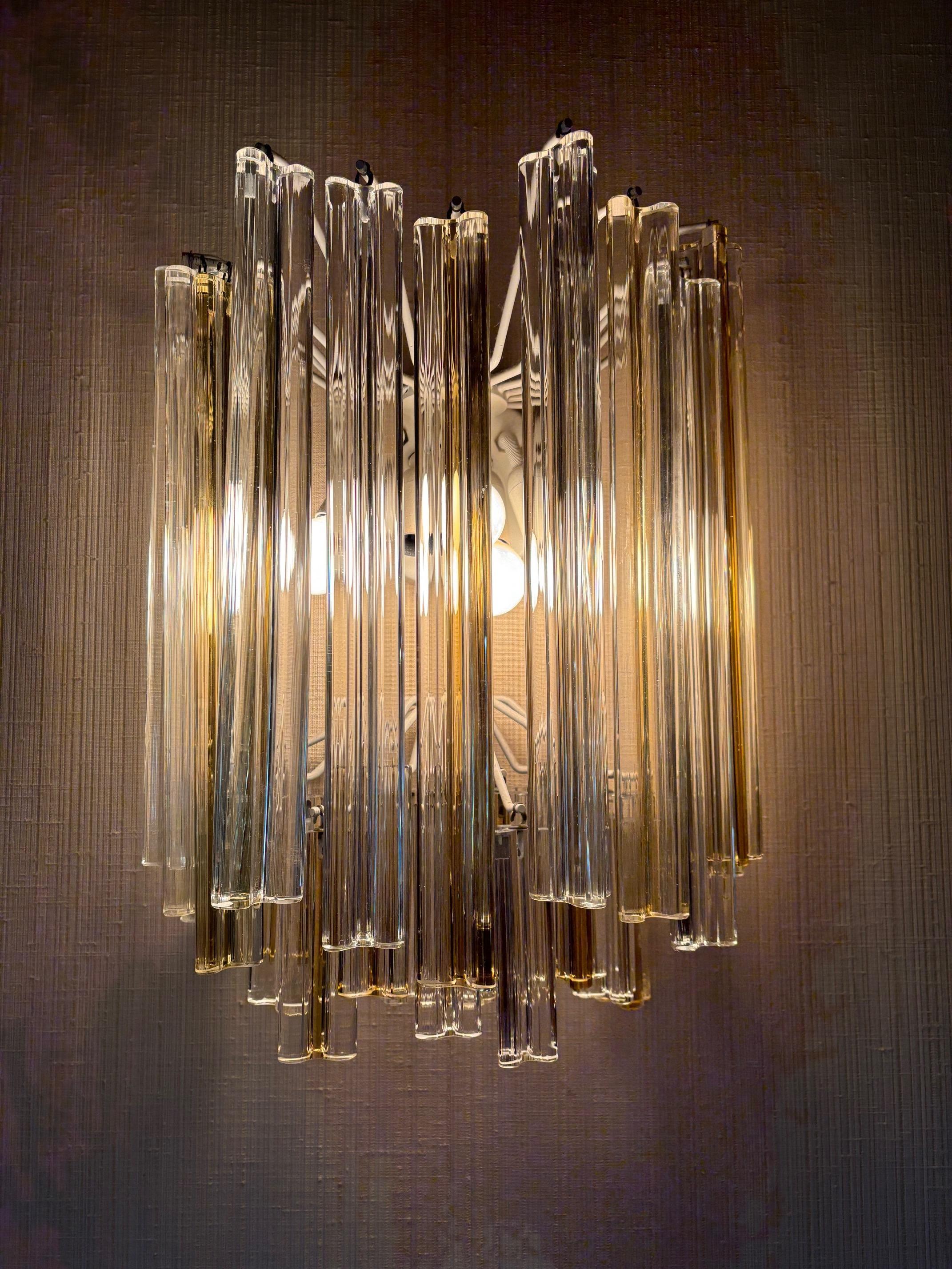 Mid-Century Modern Paire monumentale de lampes murales Trilobi de Venini, Italie, 1970 en vente