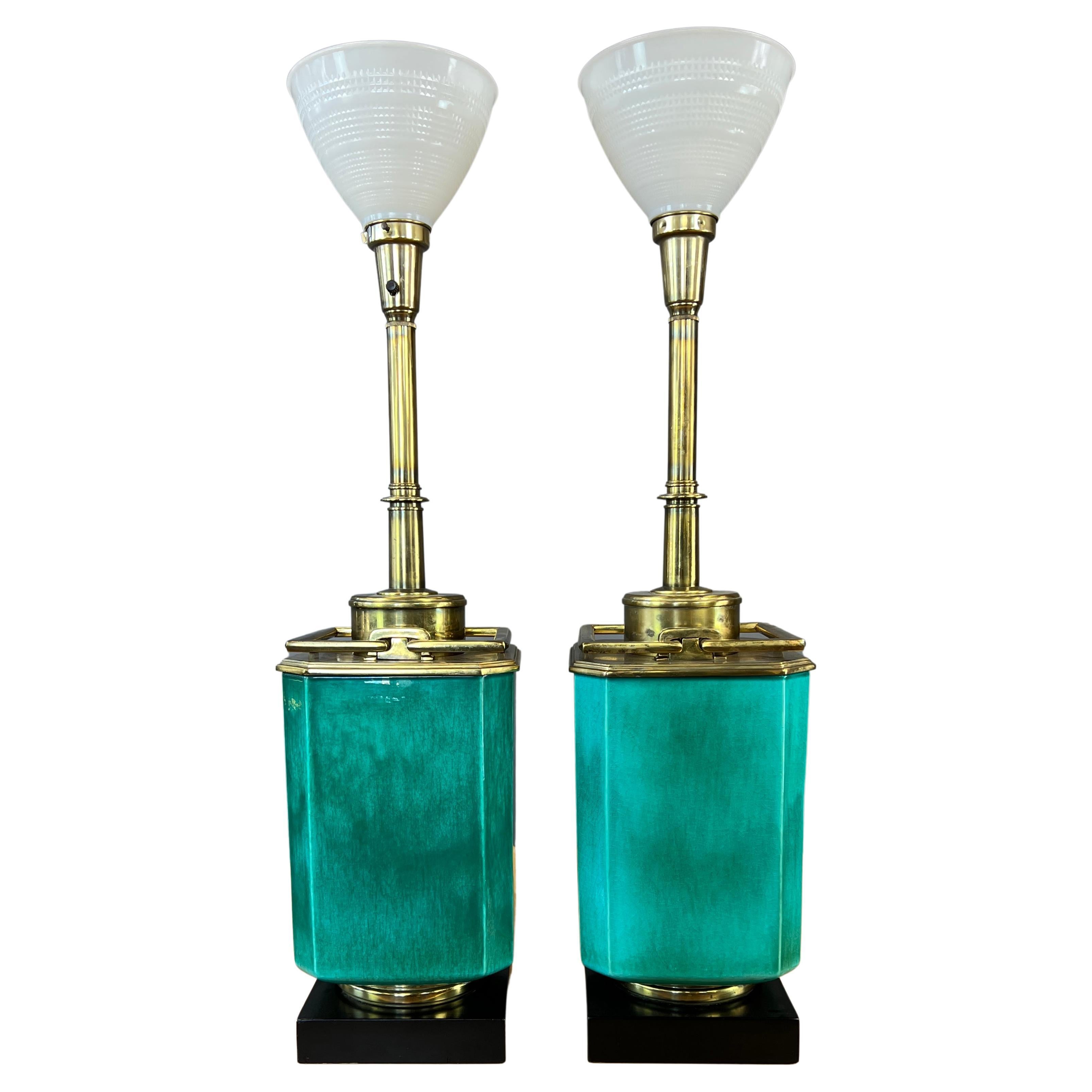 Monumentales Paar türkisfarbener und messingfarbener Tischlampen von Edwin Cole für Stiffel im Angebot