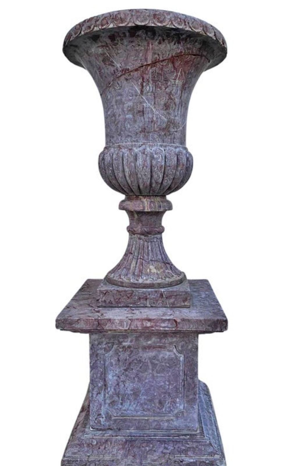 Monumentales Vasenpaar aus italienischem Lumachella-Marmor des frühen 20. Jahrhunderts, sehr selten im Angebot 6