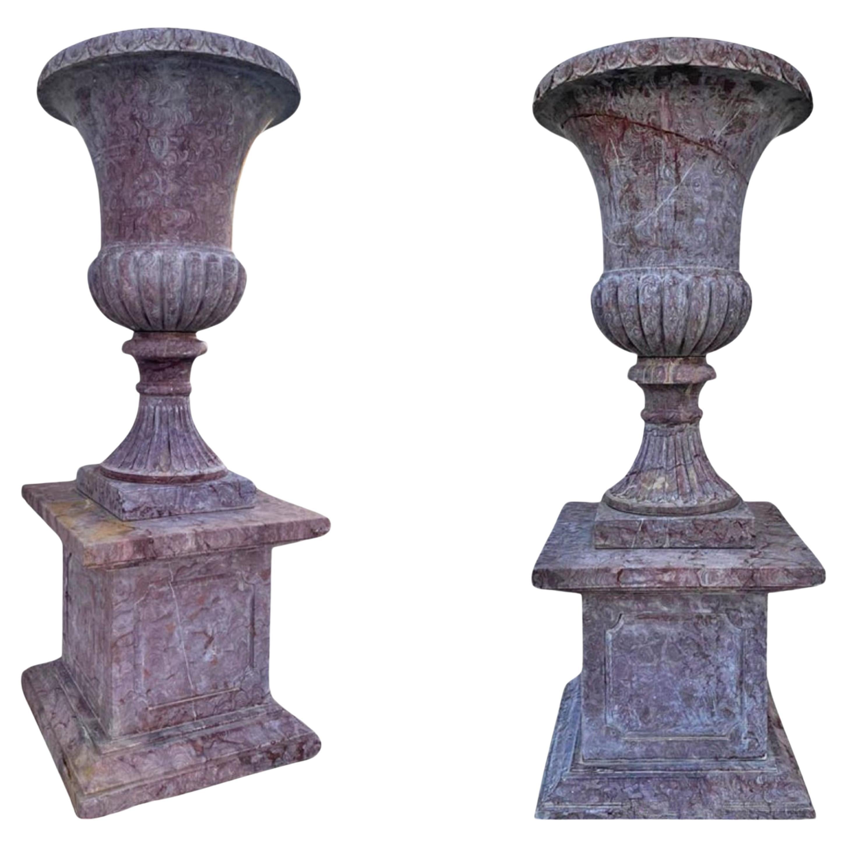 Coppia di vasi monumentali dell'inizio del XX secolo in marmo Lumachella Italiano Molto raro