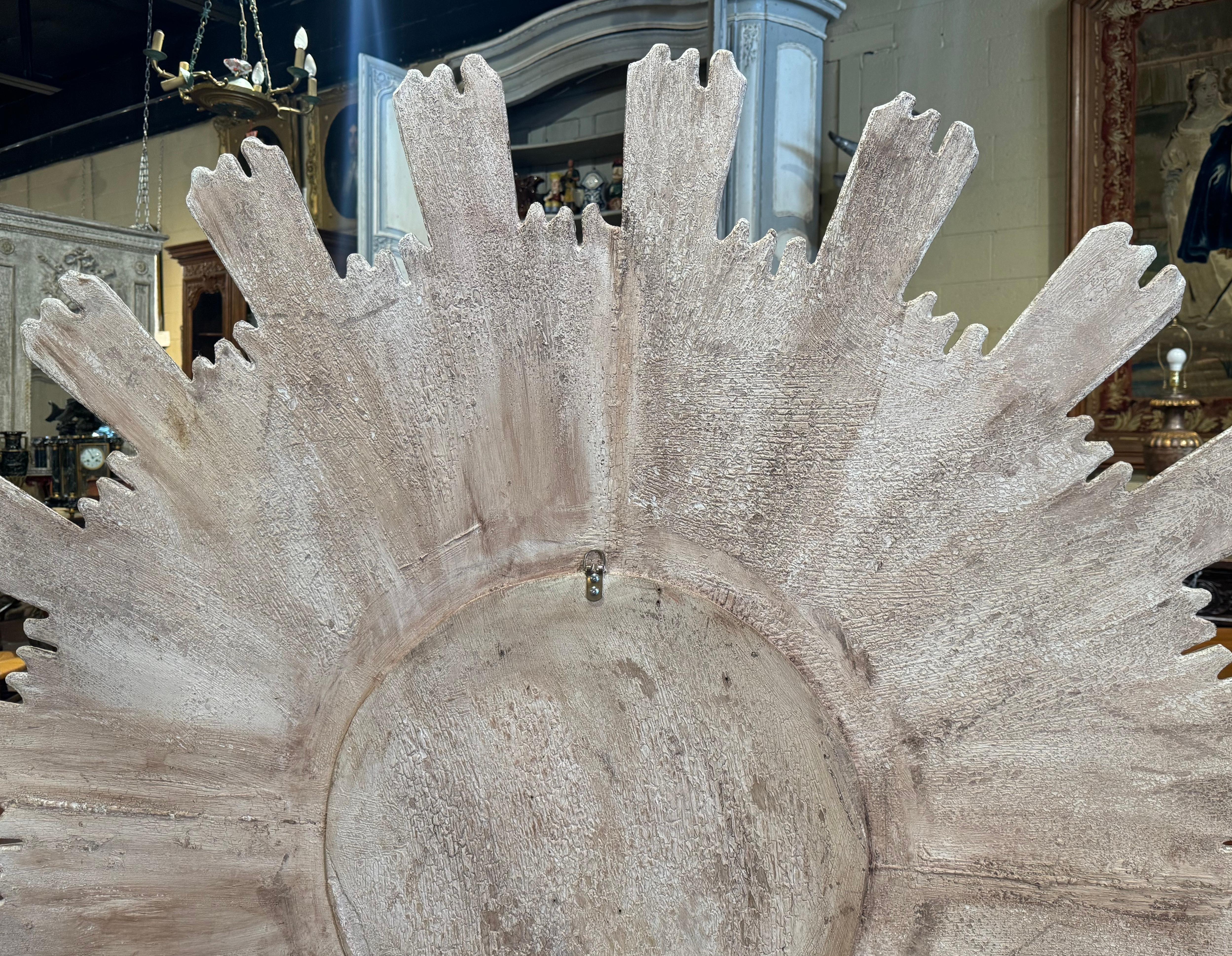 Monumentale coppia di specchi d'epoca italiani intagliati a raggiera a quattro piani in vendita 3