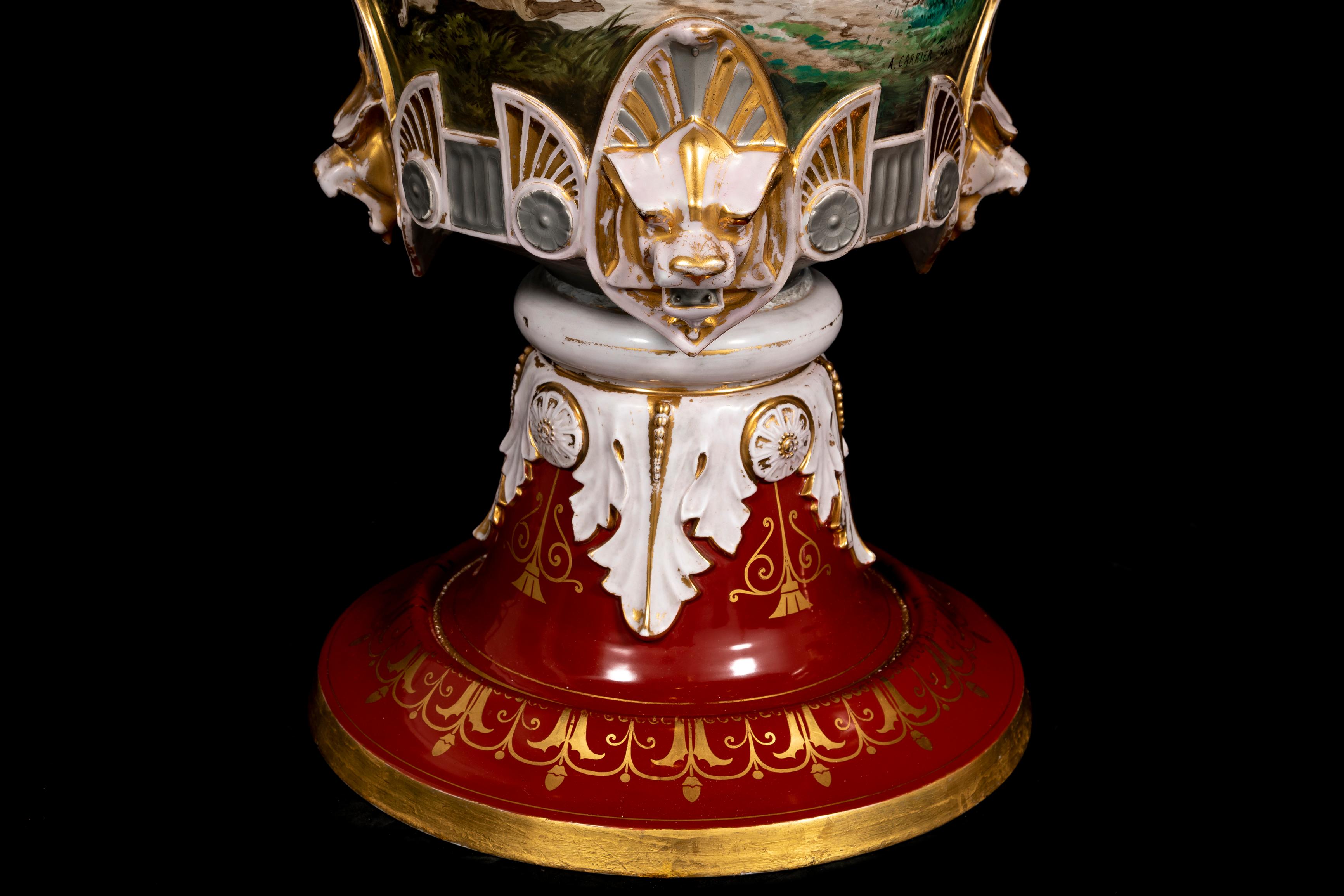 Paire monumentale de vases en porcelaine représentant une scène de chasse avec décorations en platine et doré en vente 10