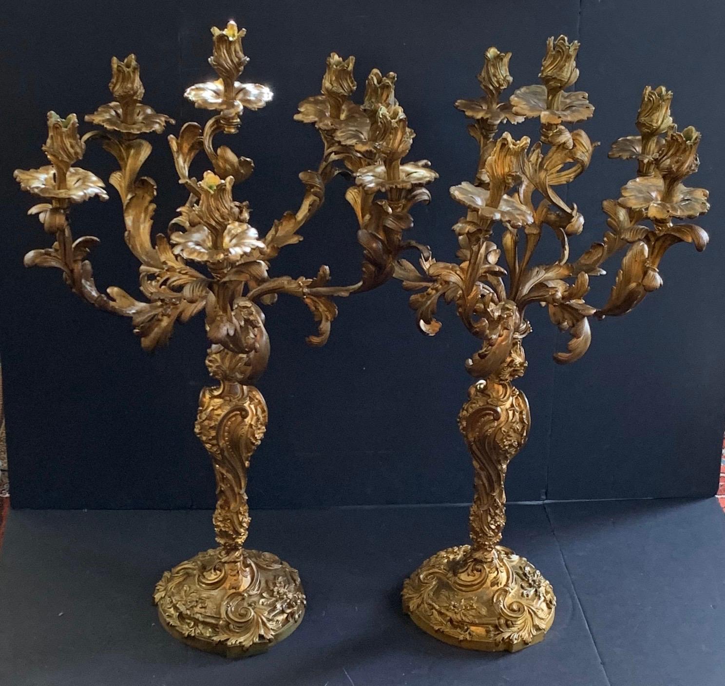 A monumental pair of French Rococo finely chased doré bronze six scrolling acanthus leaves candelabras
Antique late 19th century, very impressive in size and exceptionally heavy.
Measures: Height 36