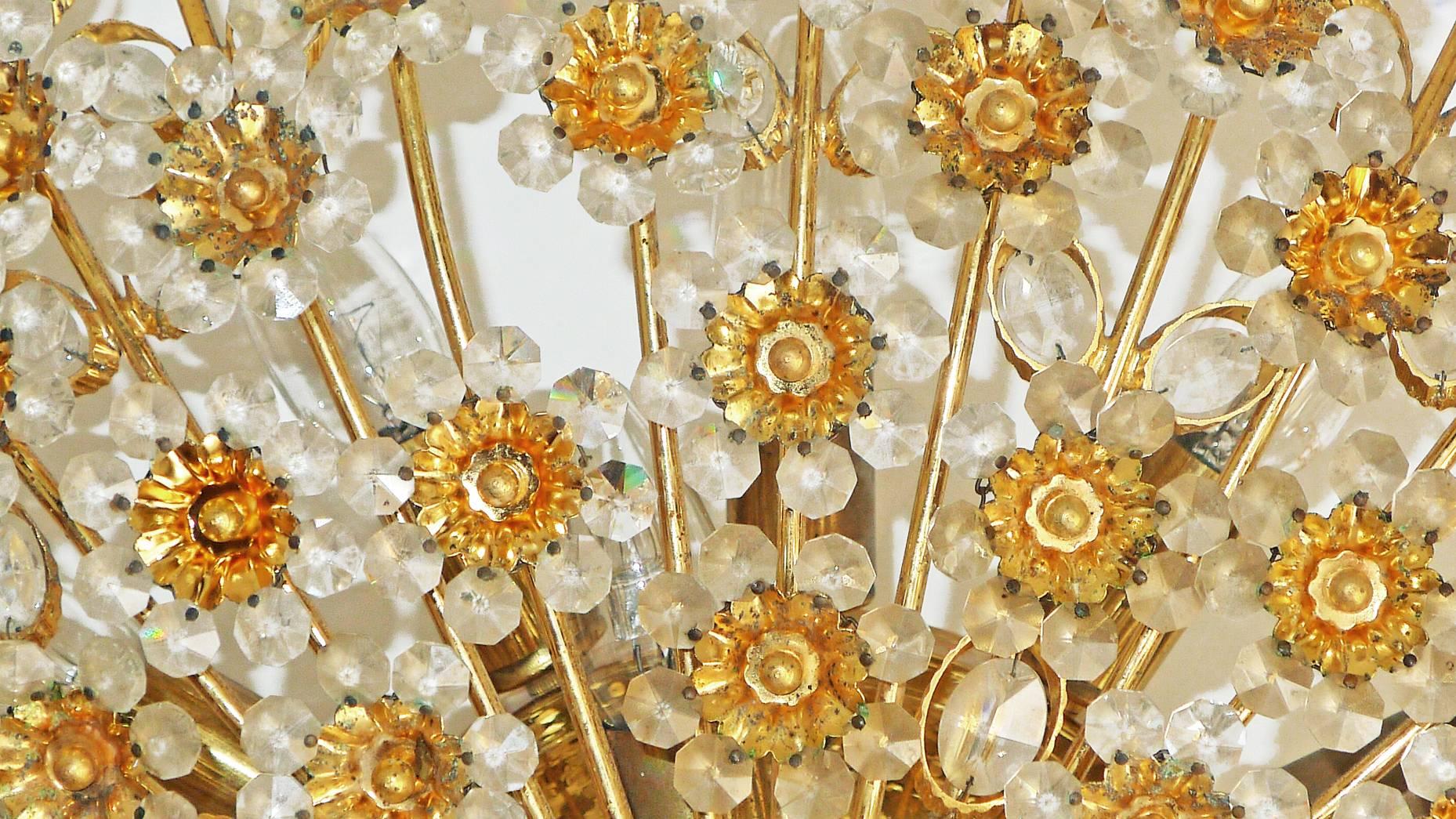 Monumentaler Palwa-Kronleuchter, vergoldete Sunburst-Kristallblume mit 15 Lichtern im Angebot 2