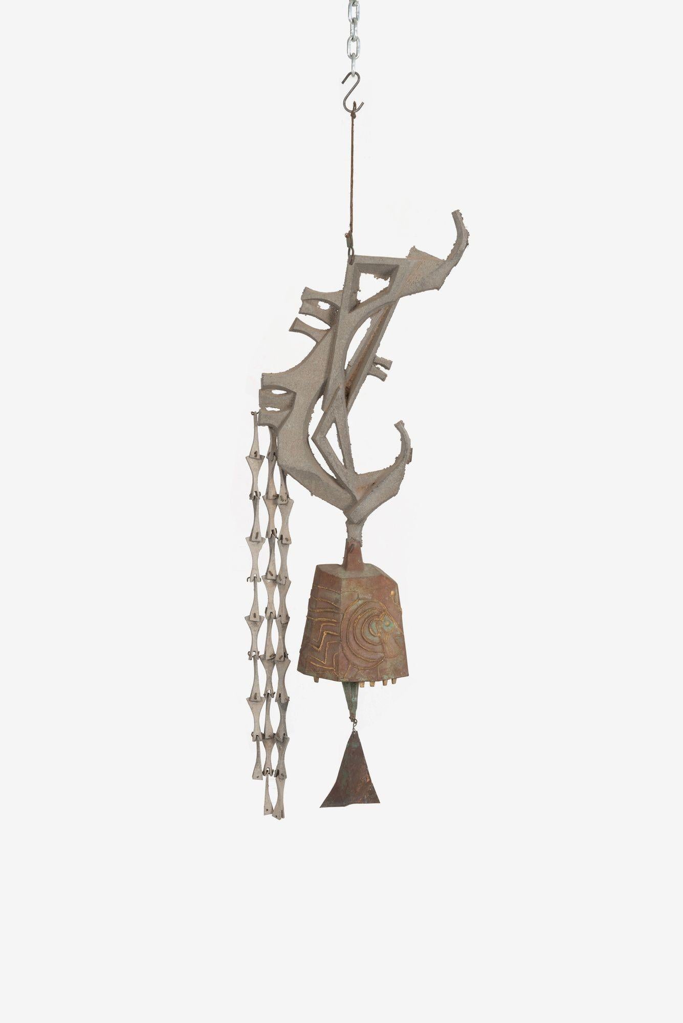 Americano Campana monumentale in bronzo brutalista di Paolo Soleri con colonna vertebrale in alluminio fuso, 1960 in vendita