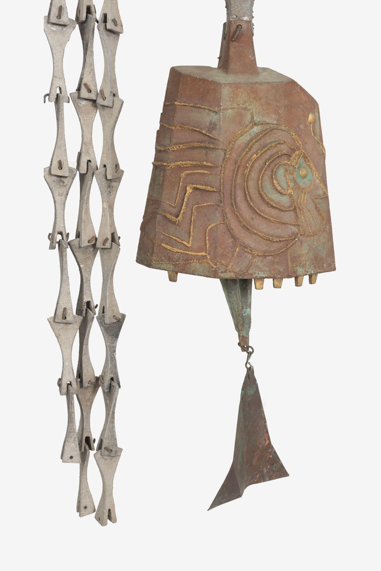 Calco Campana monumentale in bronzo brutalista di Paolo Soleri con colonna vertebrale in alluminio fuso, 1960 in vendita