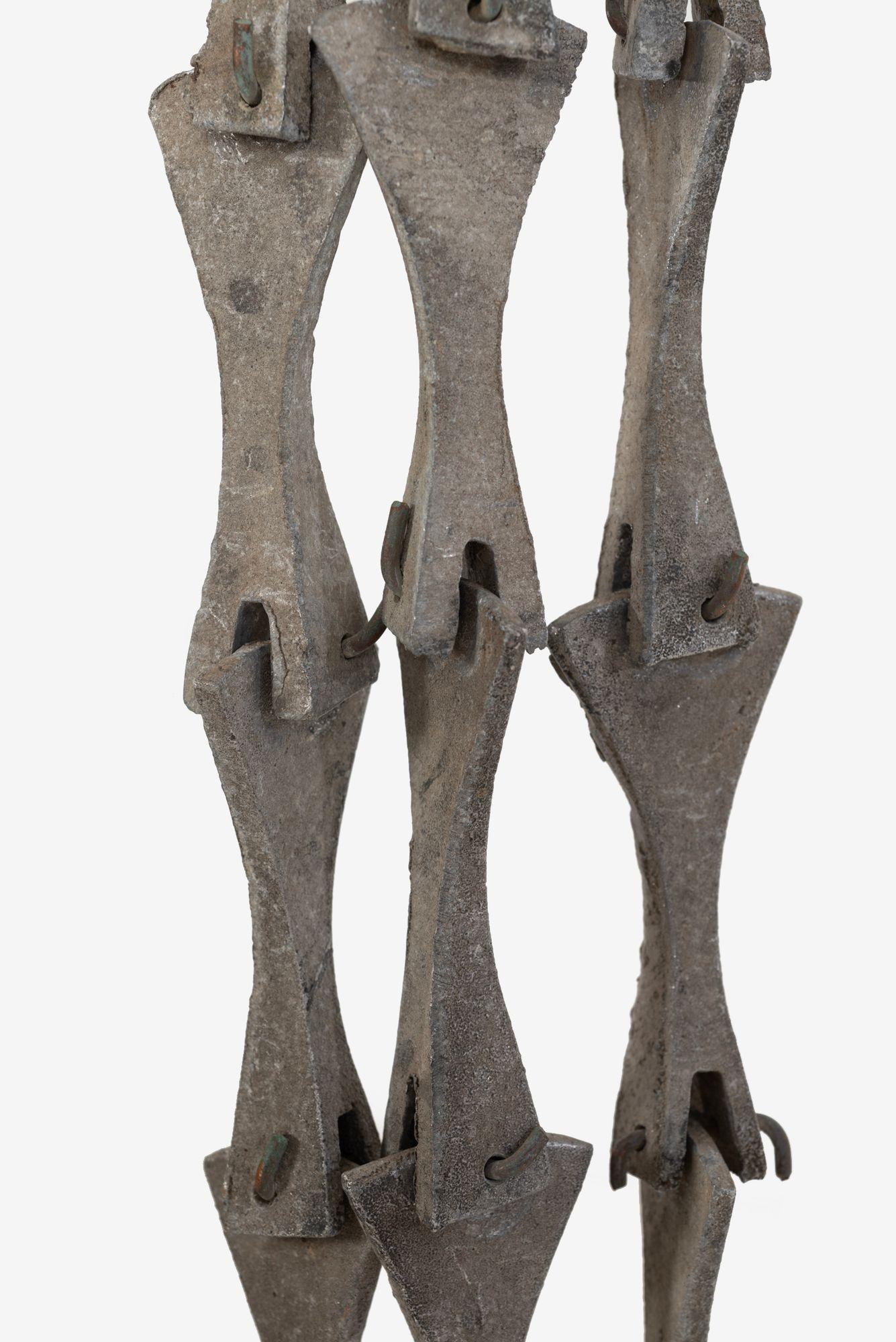 Alluminio Campana monumentale in bronzo brutalista di Paolo Soleri con colonna vertebrale in alluminio fuso, 1960 in vendita