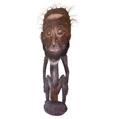 Figure spirituelle monumentale de Papouasie-Nouvelle-Guinée, milieu du 20e siècle