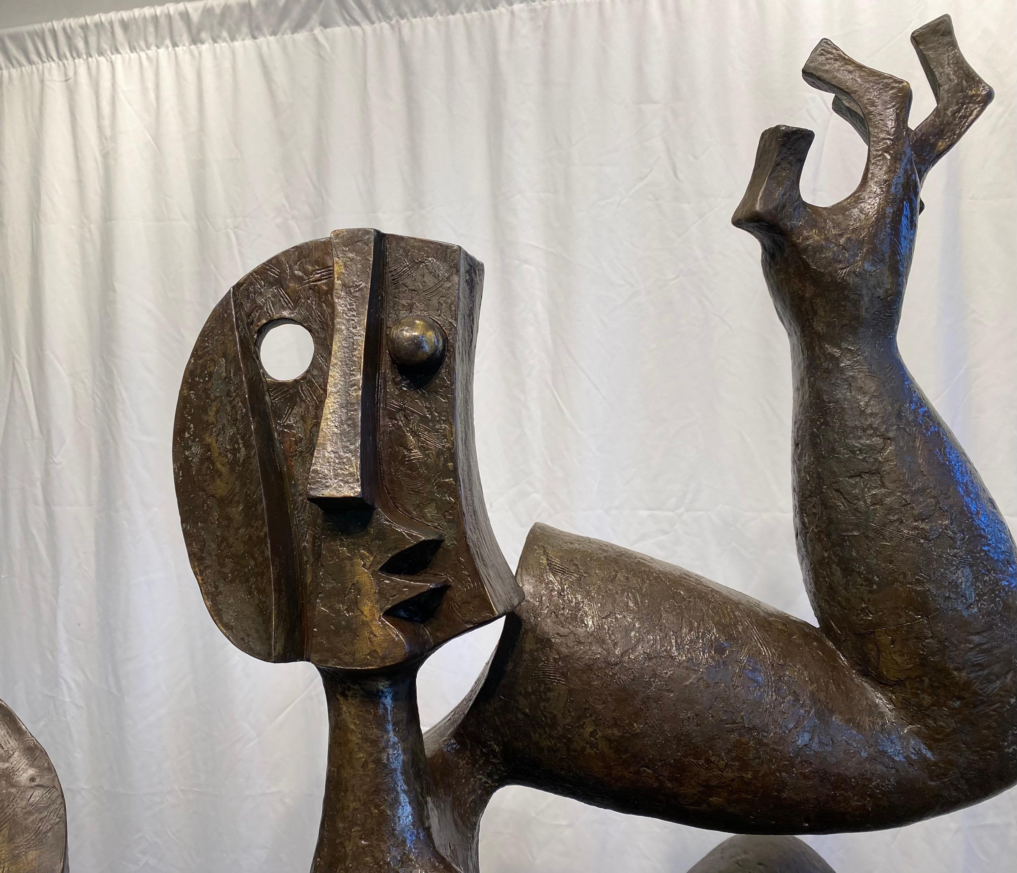 Bronze Sculpture abstraite monumentale en bronze patiné d'un nu féminin par Byron Gálvez en vente