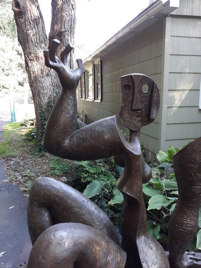 Sculpture abstraite monumentale en bronze patiné d'un nu féminin par Byron Gálvez en vente 5