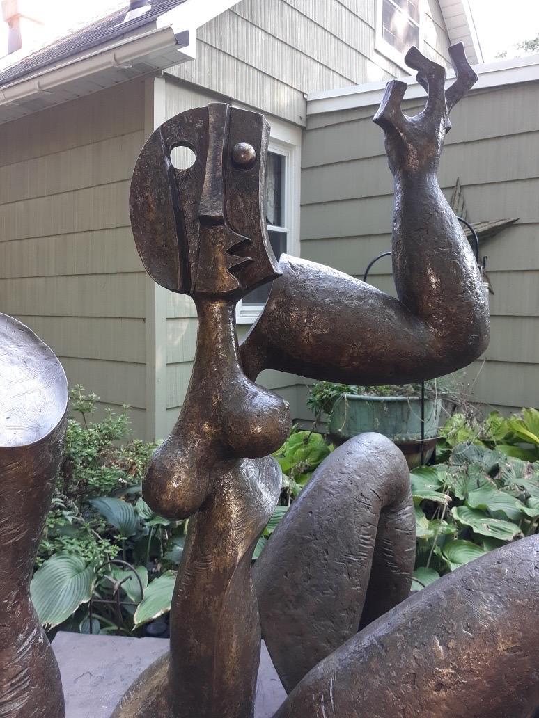 Sculpture abstraite monumentale en bronze patiné d'un nu féminin par Byron Gálvez en vente 7