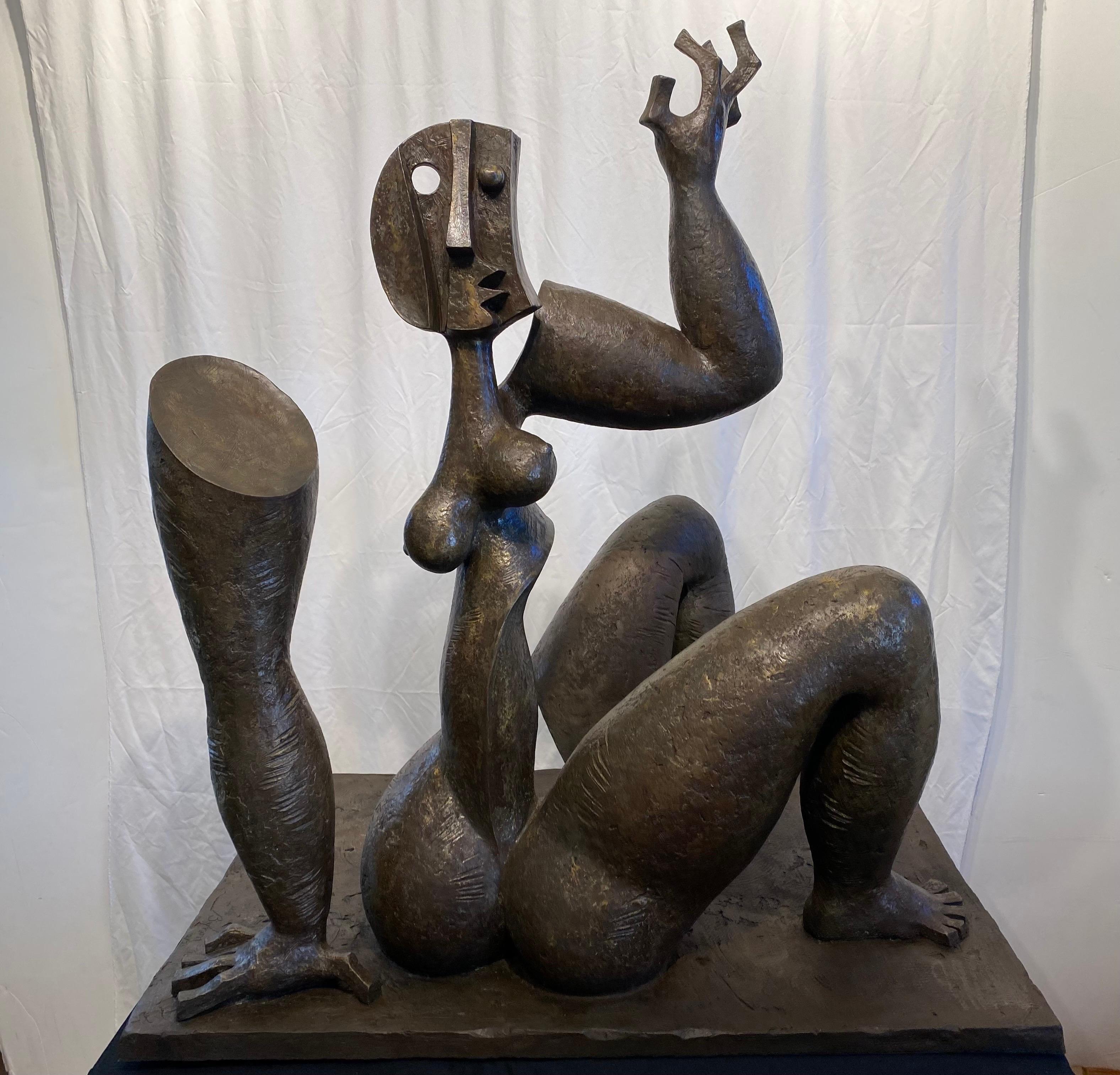 Monumentale abstrakte Skulptur eines weiblichen Aktes aus patinierter Bronze von Byron Gálvez (Mexikanisch) im Angebot