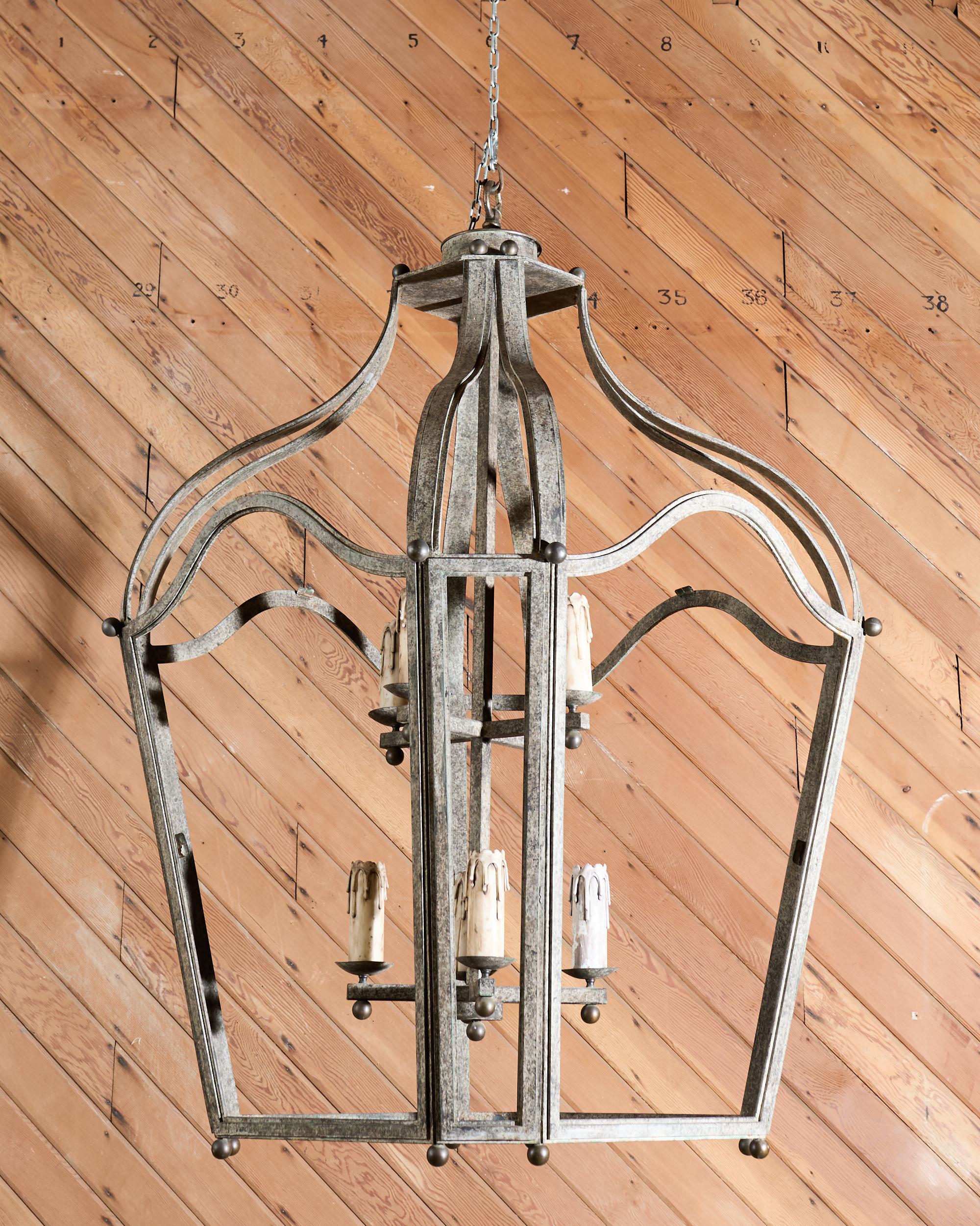 Lanterne monumentale en bronze et fer patiné de style néoclassique en vente 12