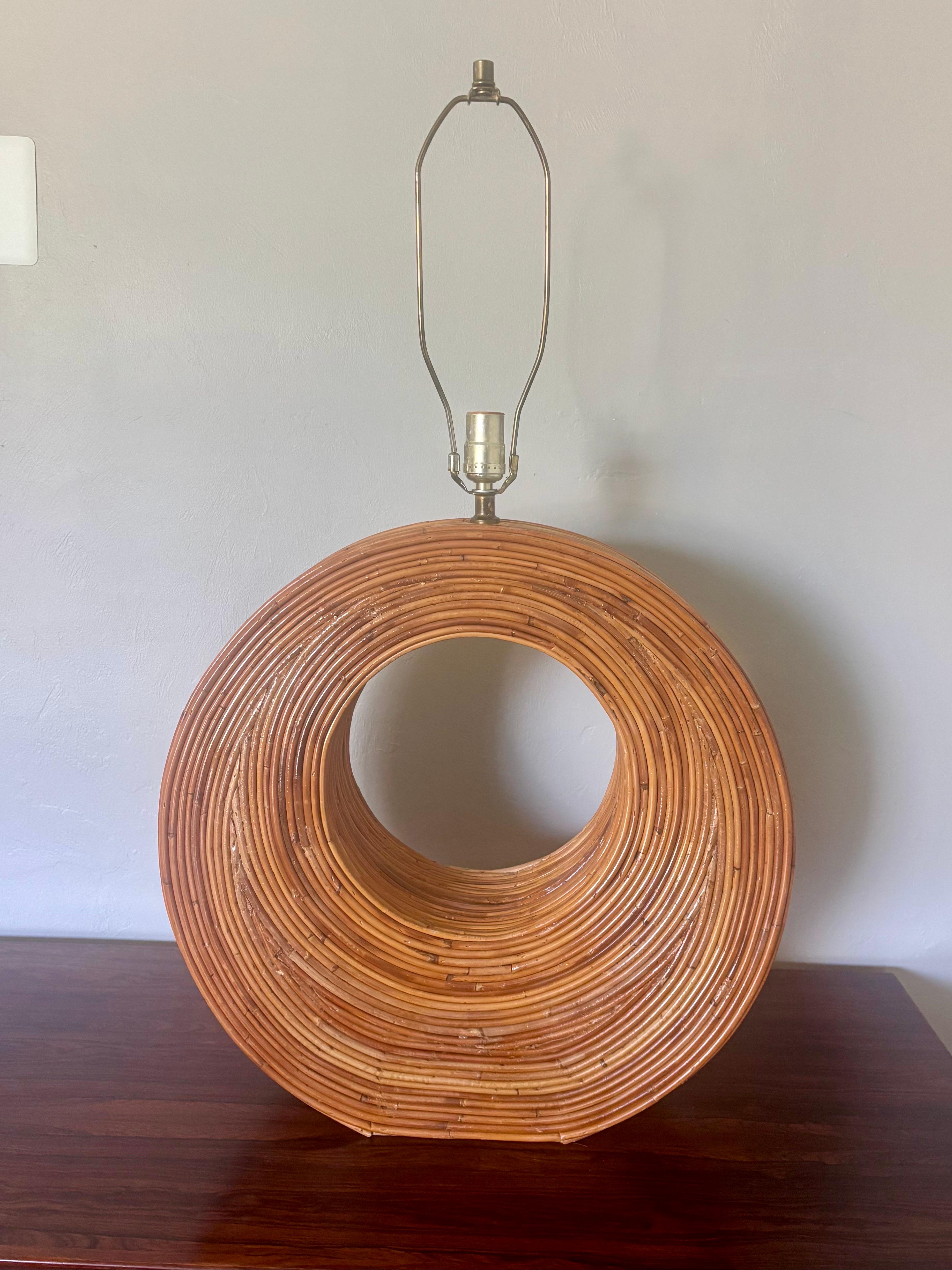 Large pencil Reed table lamp. Attributed to Vivai Del Sud. 

Italian, 1970s. 

Beautiful sculptural circle made completely from pencil Reed. Attracts the eye with its vivid movement. 

Freshly lacquered. 

Sold with out shade. 