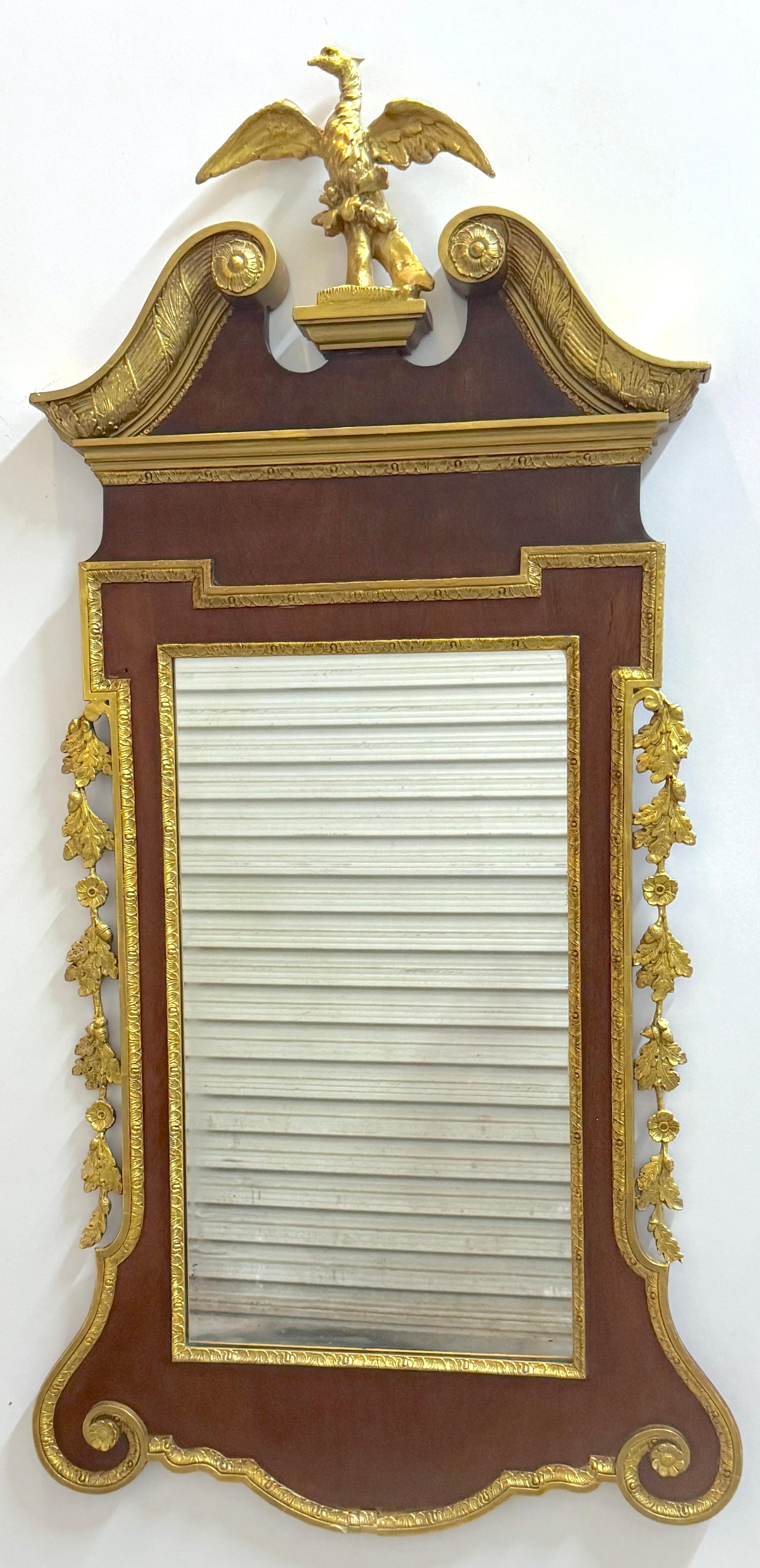 Fédéral Monumental miroir aigle en acajou et doré de la période fédérale de Philadelphie en vente