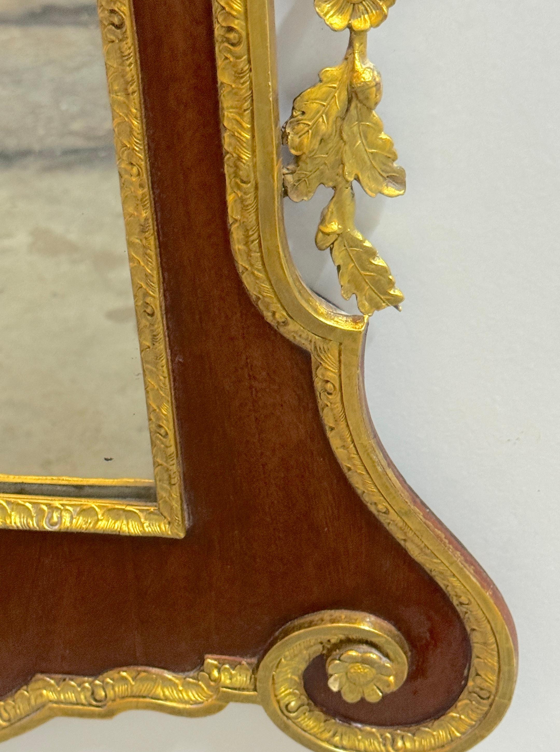 Gesso Monumental miroir aigle en acajou et doré de la période fédérale de Philadelphie en vente