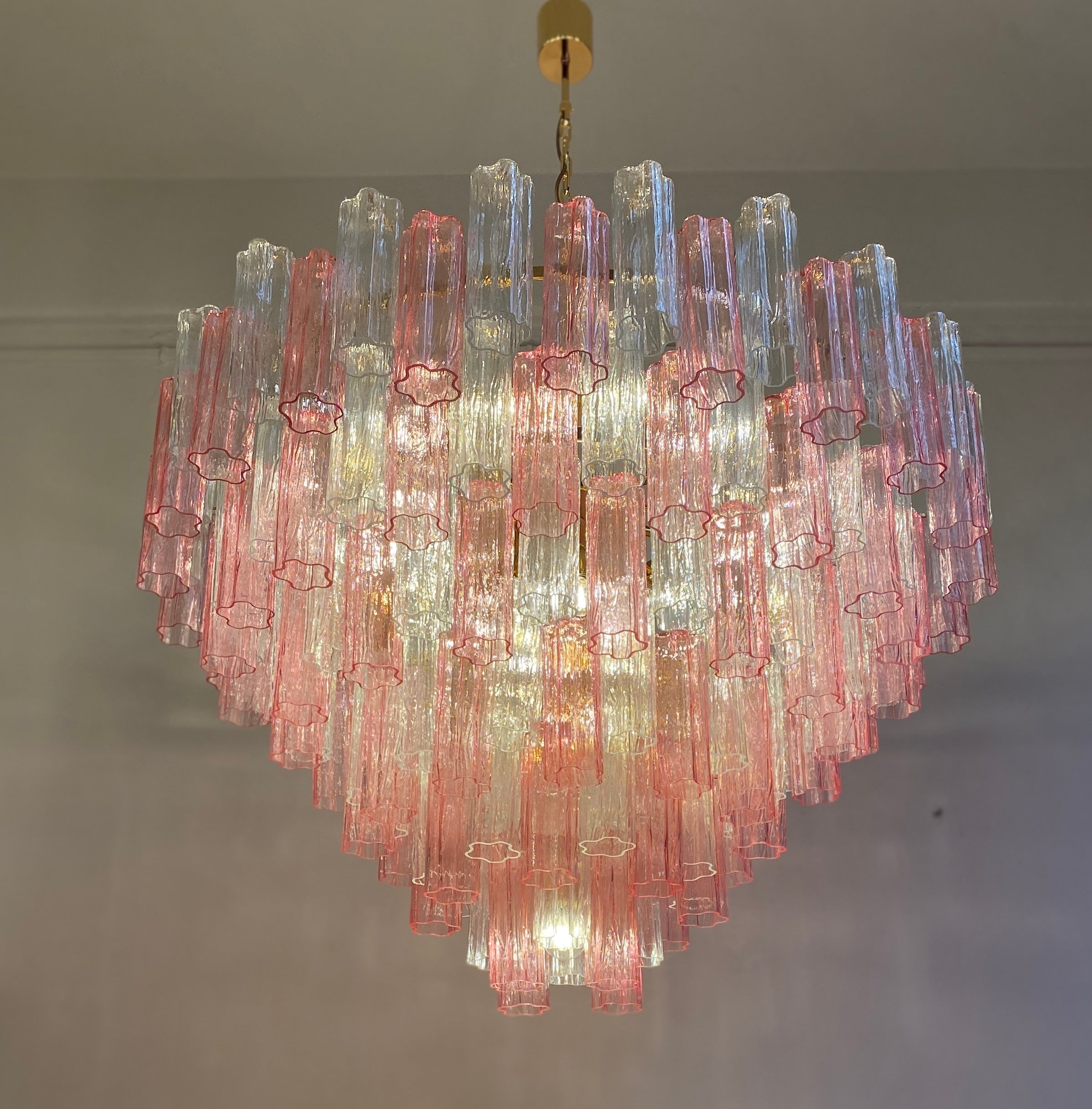 Mid-Century Modern Monumental lustre ou plafonnier Tronchi en verre de Murano rose et transparent en vente