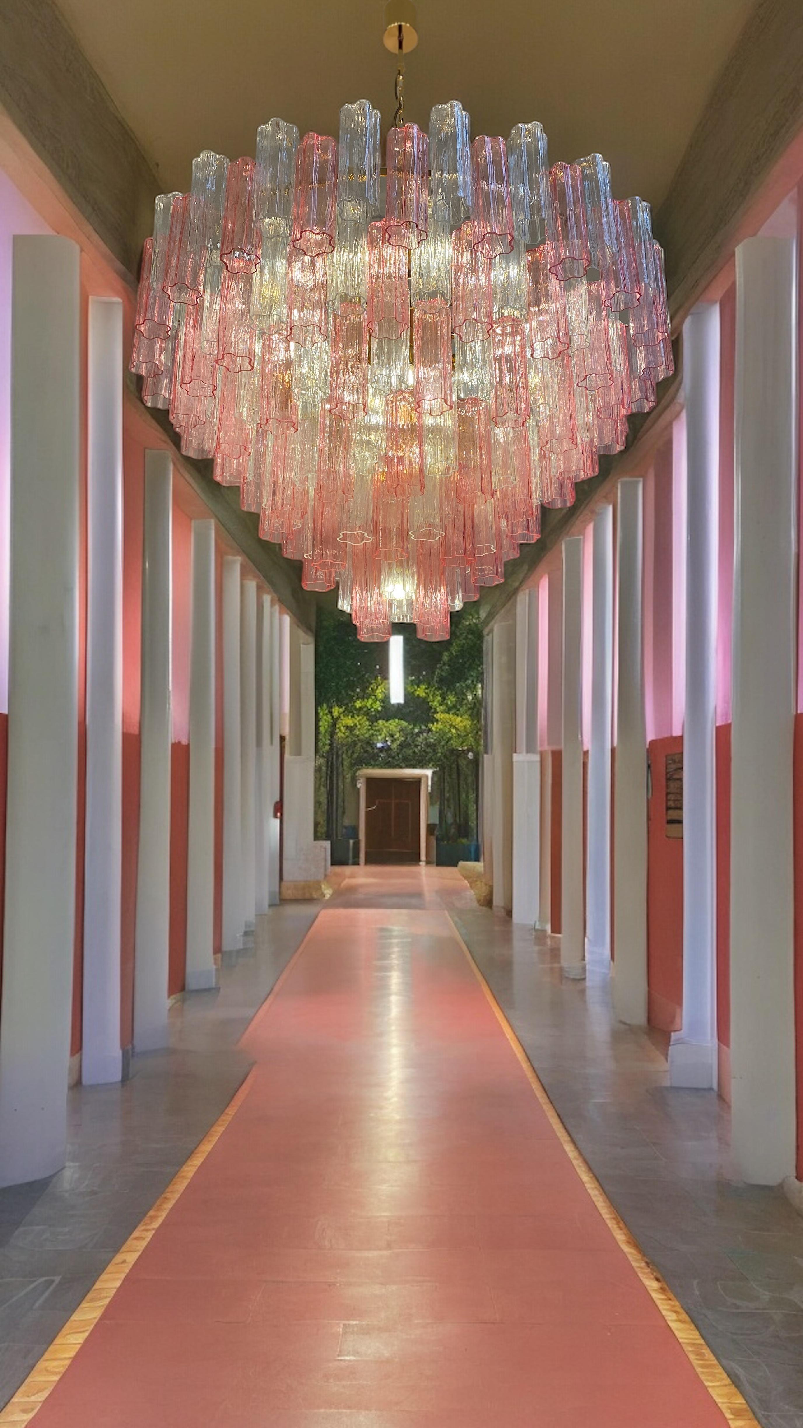 XXIe siècle et contemporain Monumental lustre ou plafonnier Tronchi en verre de Murano rose et transparent en vente