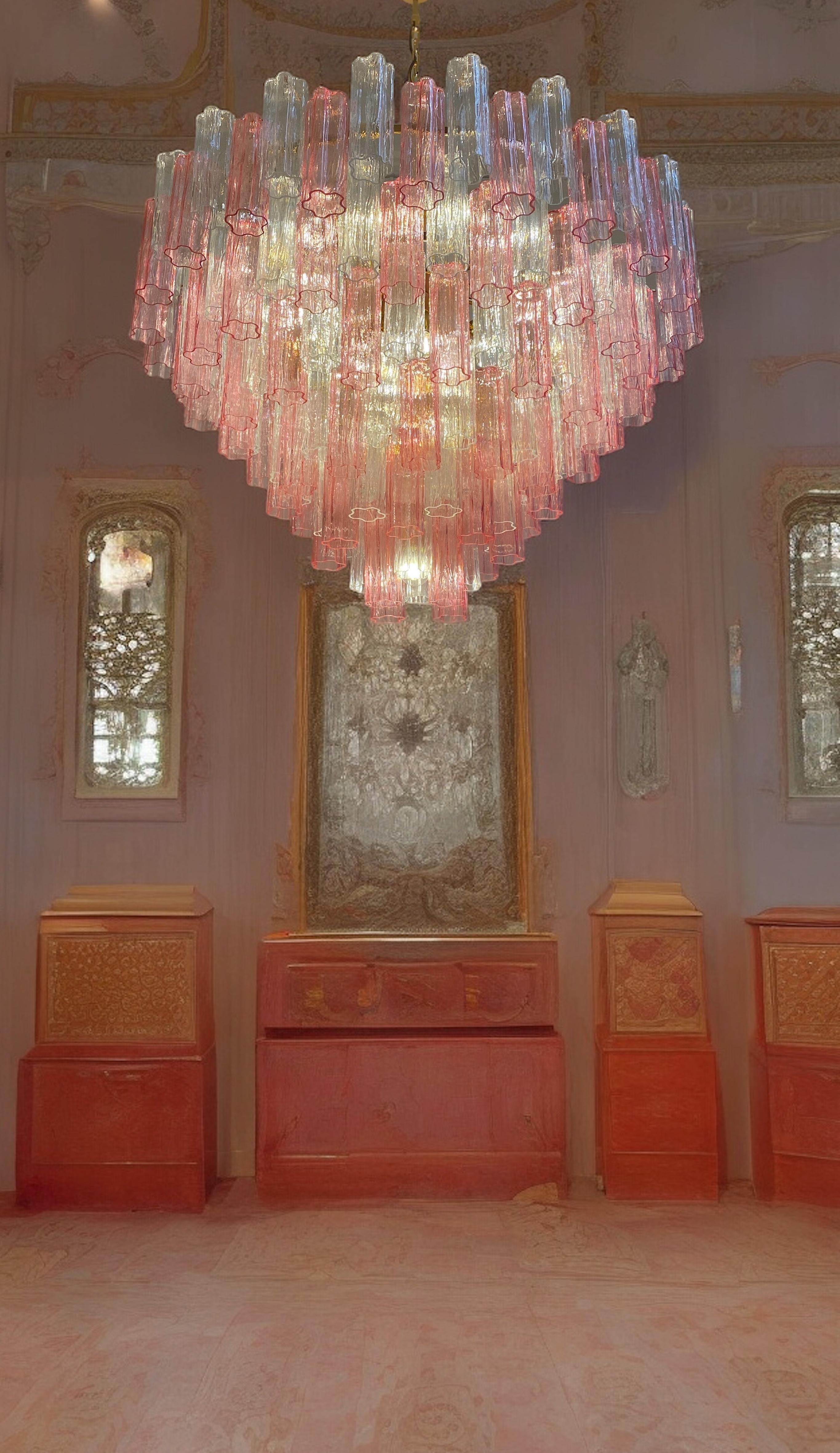 Verre brun Monumental lustre ou plafonnier Tronchi en verre de Murano rose et transparent en vente
