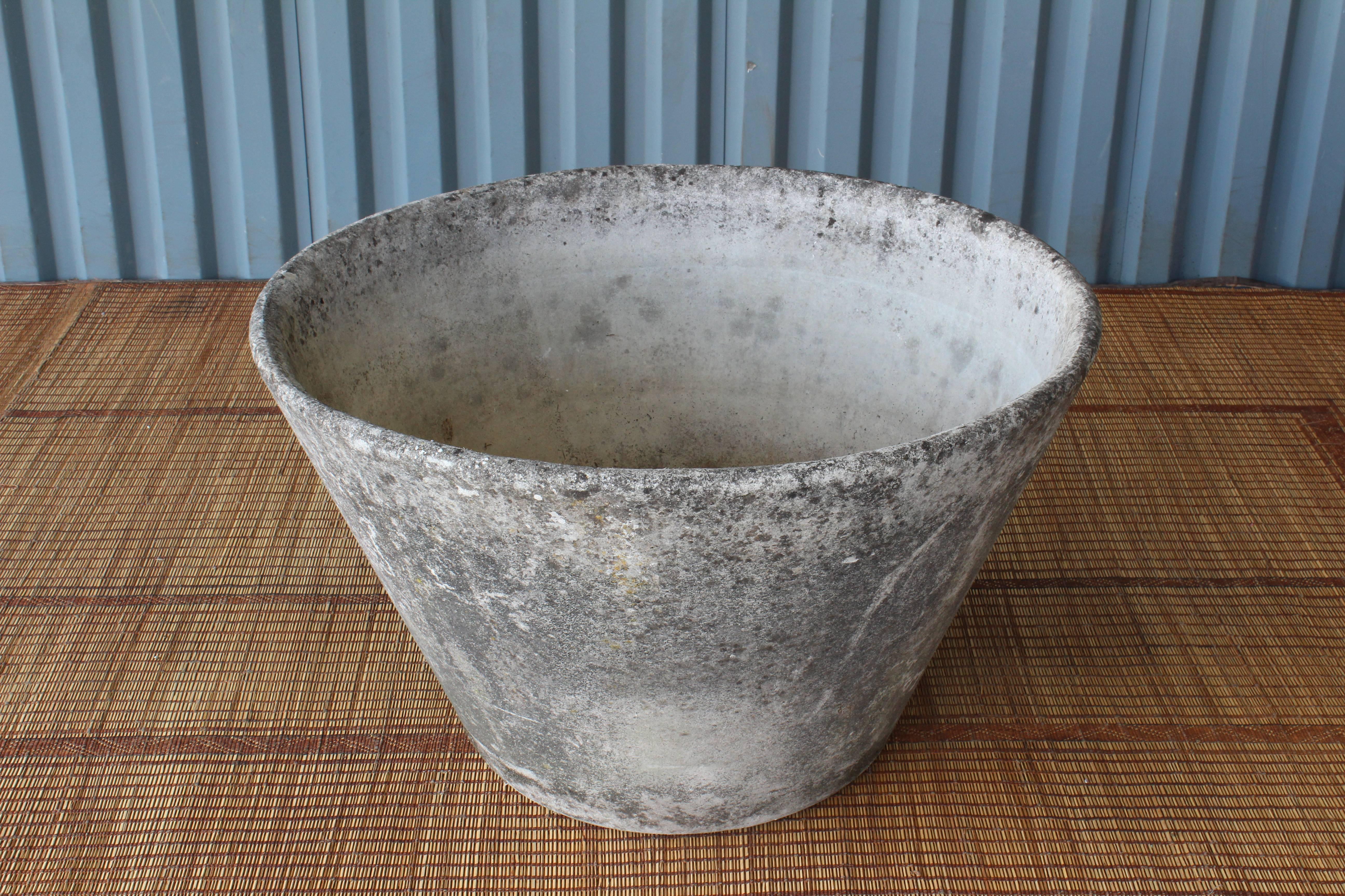 Monumental cement and fiberglass planter designed by Willy Guhl, Switzerland, 1950s. Fantastic condition with wonderful patina.
 