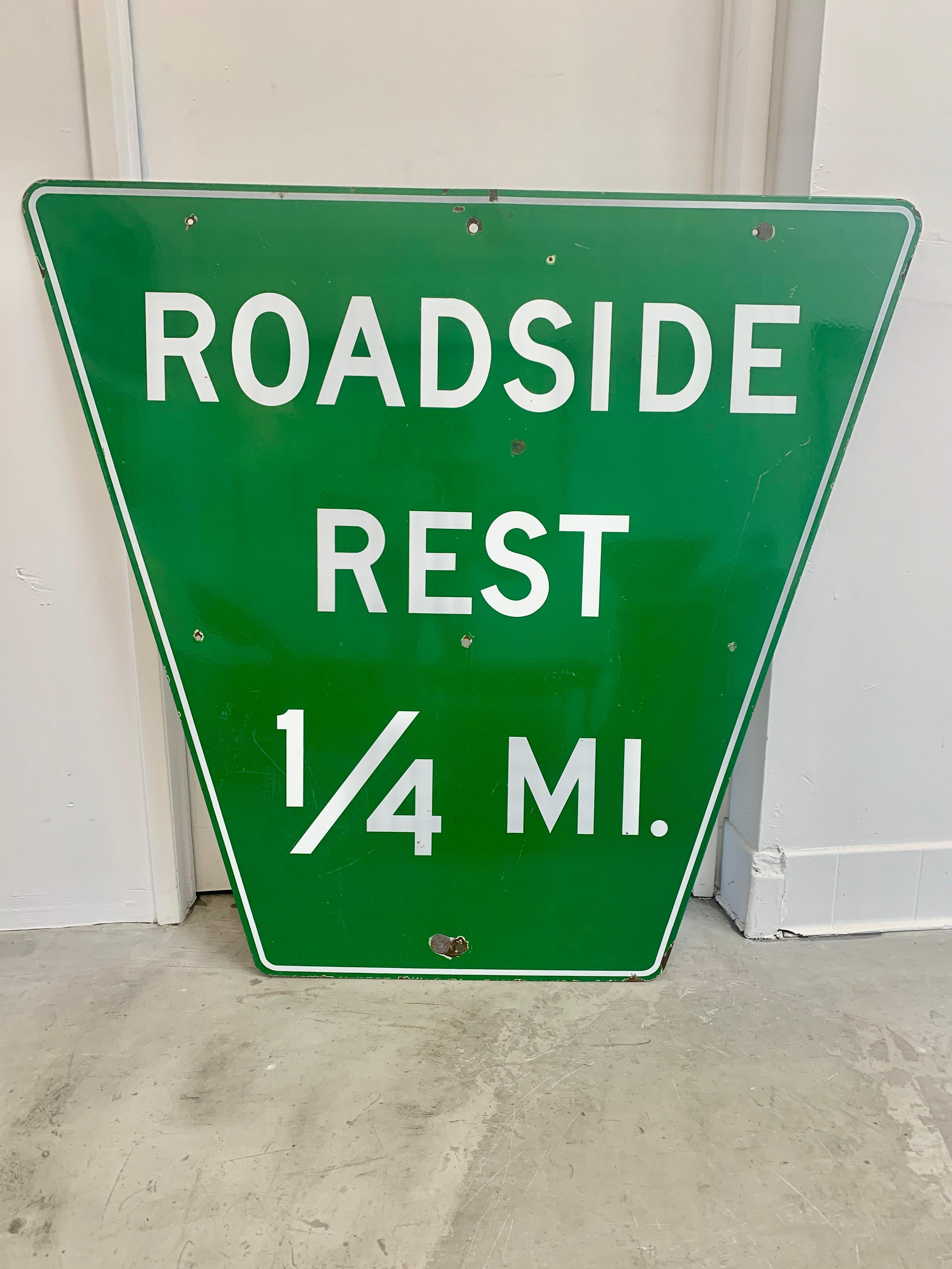 Monumentales Porzellan-Rastplatzschild für Autobahnen (amerikanisch) im Angebot
