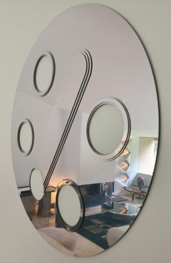 Monumentale specchio circolare postmoderno in acrilico con motivo a oculi Europa circa 1980