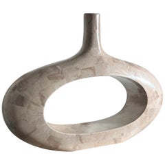 Monumentale vaso da centrotavola postmoderno in pietra intarsiata, fine XX secolo