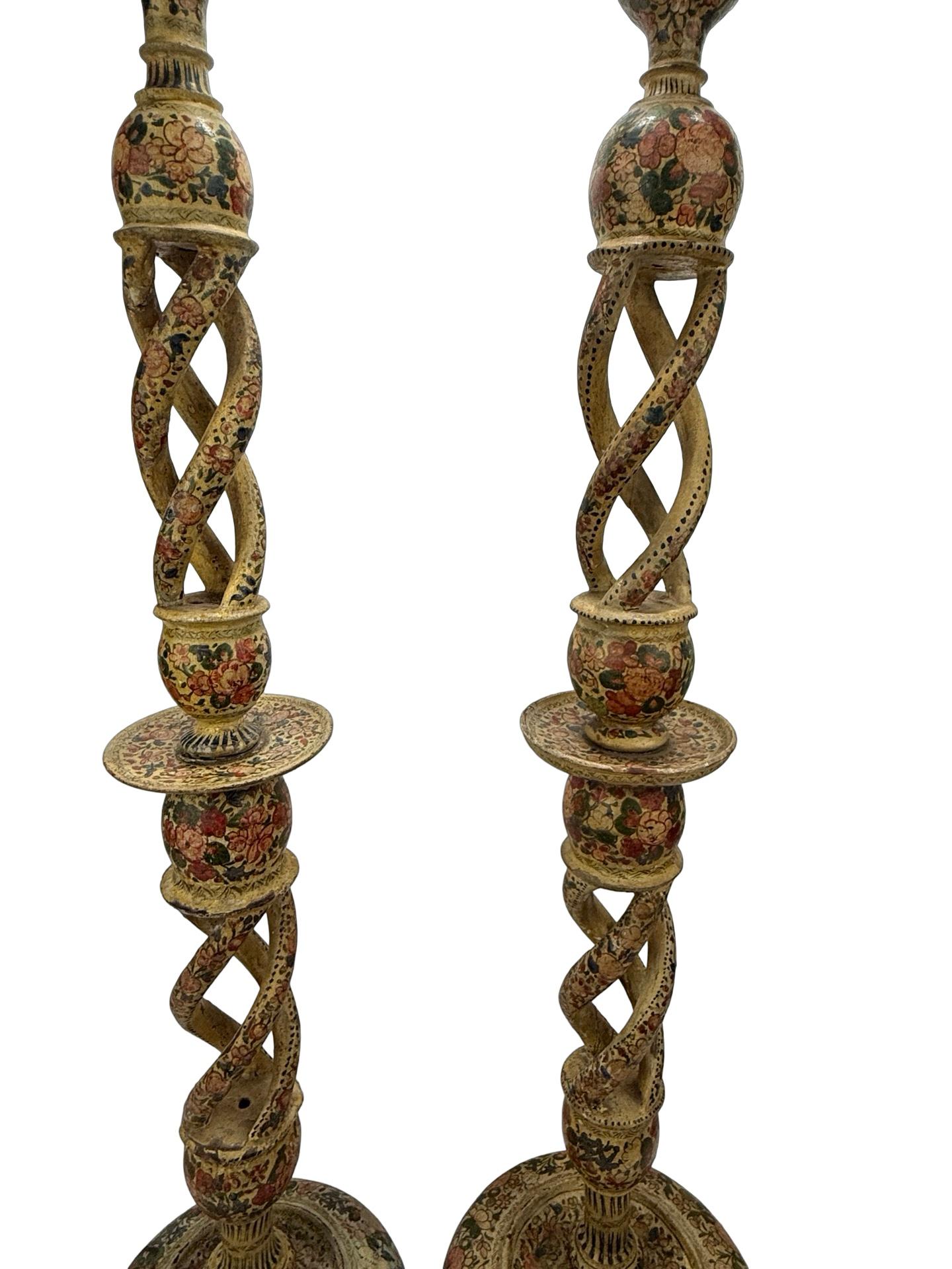 Chandeliers de sol monumentaux en papier mâché laqué du Cachemire, Pr. 19e siècle en vente 5