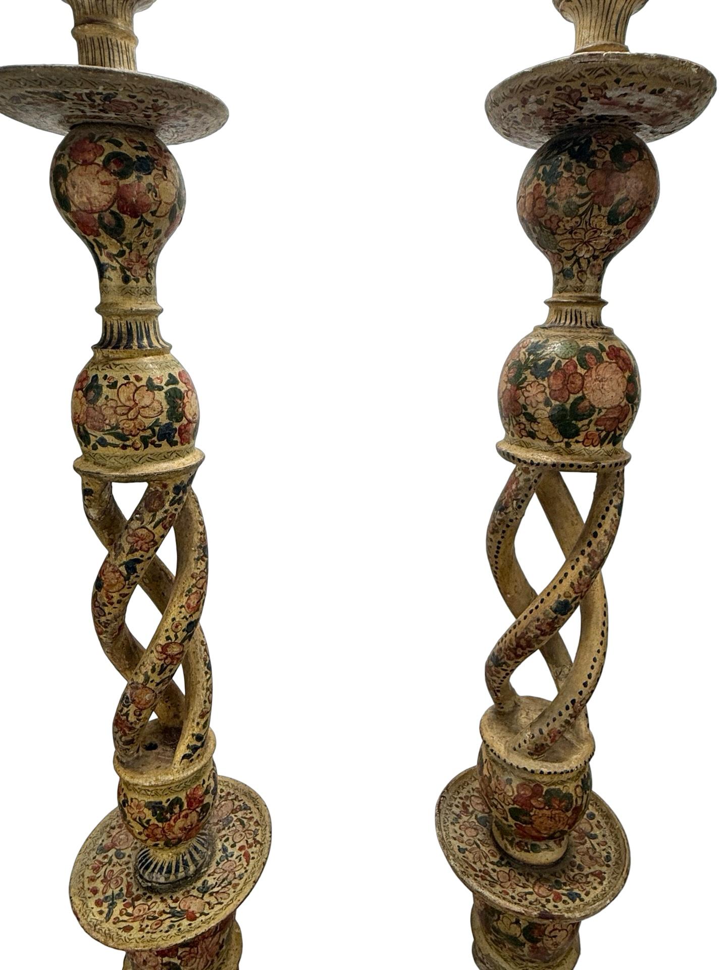 Chandeliers de sol monumentaux en papier mâché laqué du Cachemire, Pr. 19e siècle en vente 8