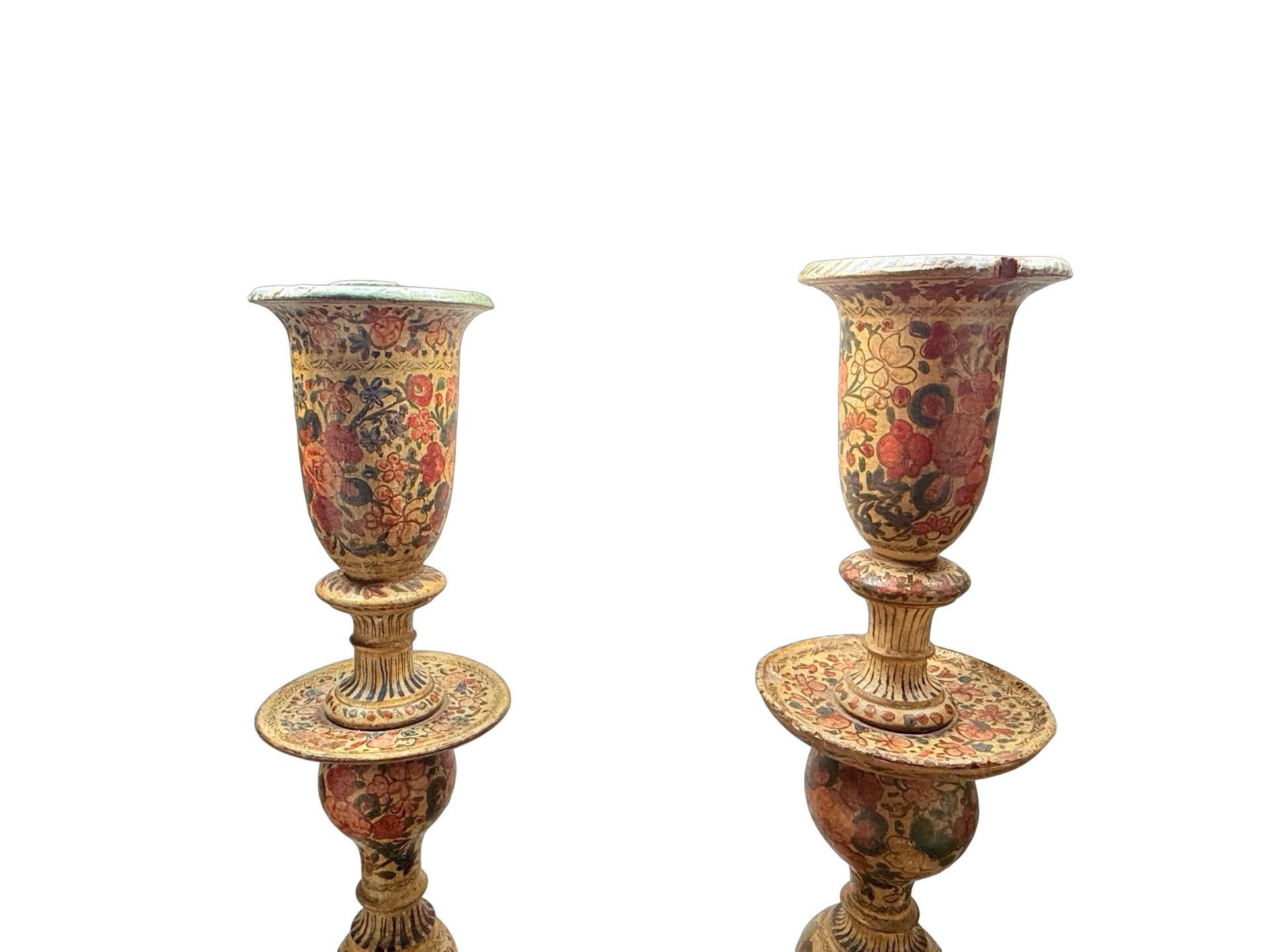 Anglo-indien Chandeliers de sol monumentaux en papier mâché laqué du Cachemire, Pr. 19e siècle en vente