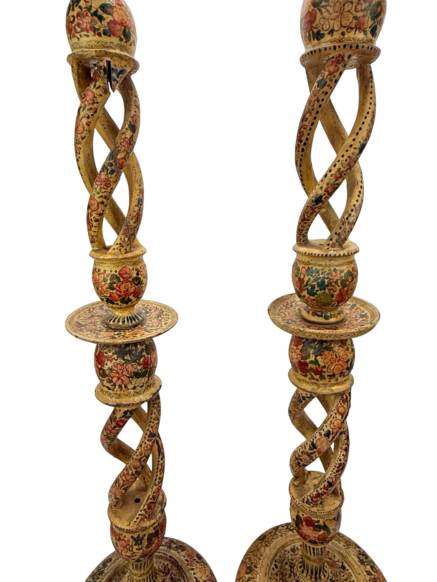 Indien Chandeliers de sol monumentaux en papier mâché laqué du Cachemire, Pr. 19e siècle en vente