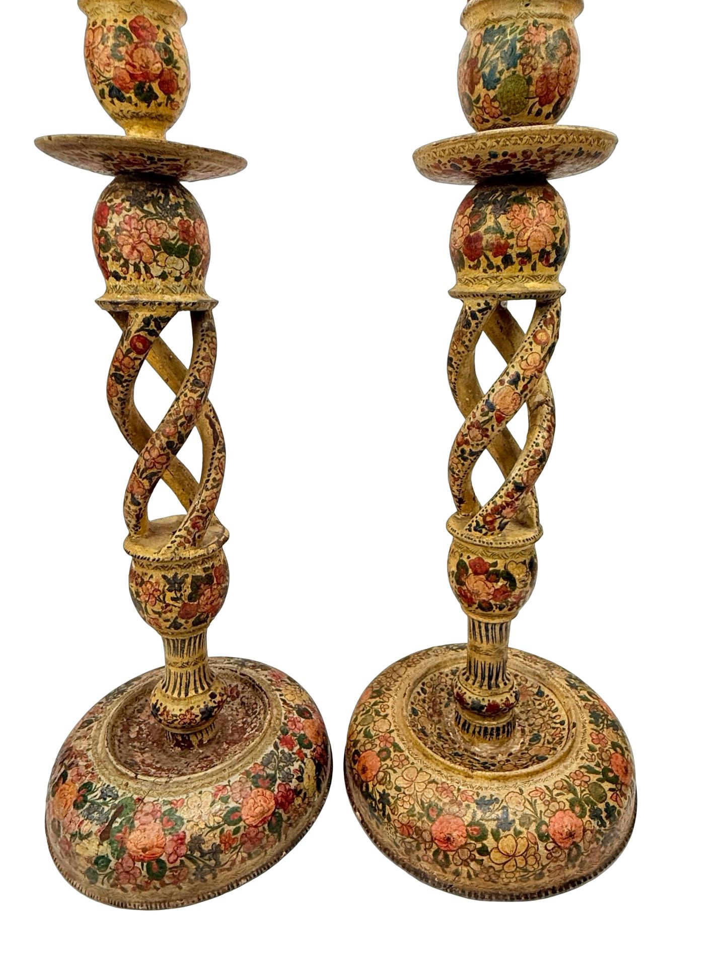 Chandeliers de sol monumentaux en papier mâché laqué du Cachemire, Pr. 19e siècle Bon état - En vente à Atlanta, GA