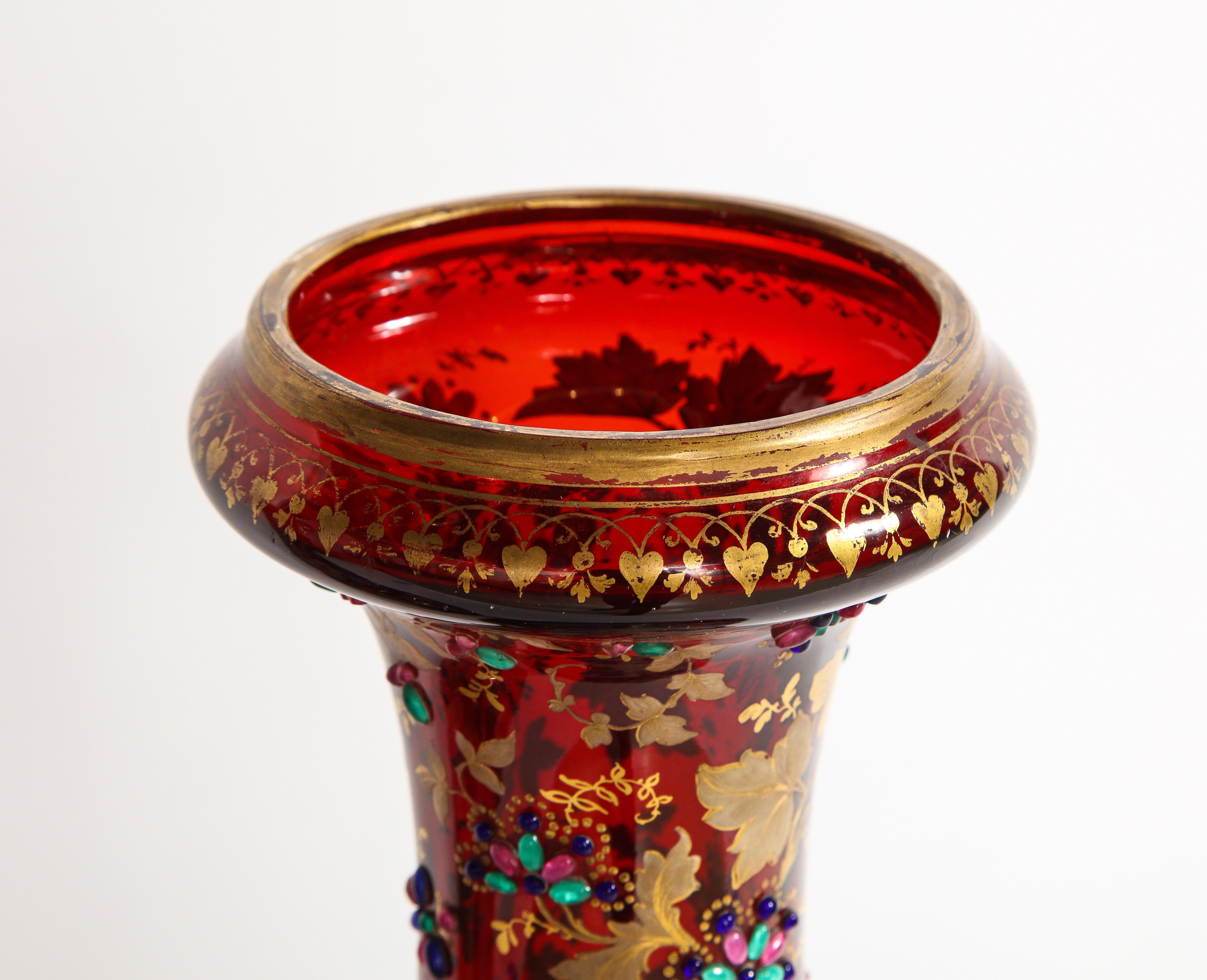 Monumentale Pr Moser juwelenbesetzte Rubin-rote Overlay-Vasen, zweiteilig, 24k Gold, emaillierte Vasen im Angebot 5