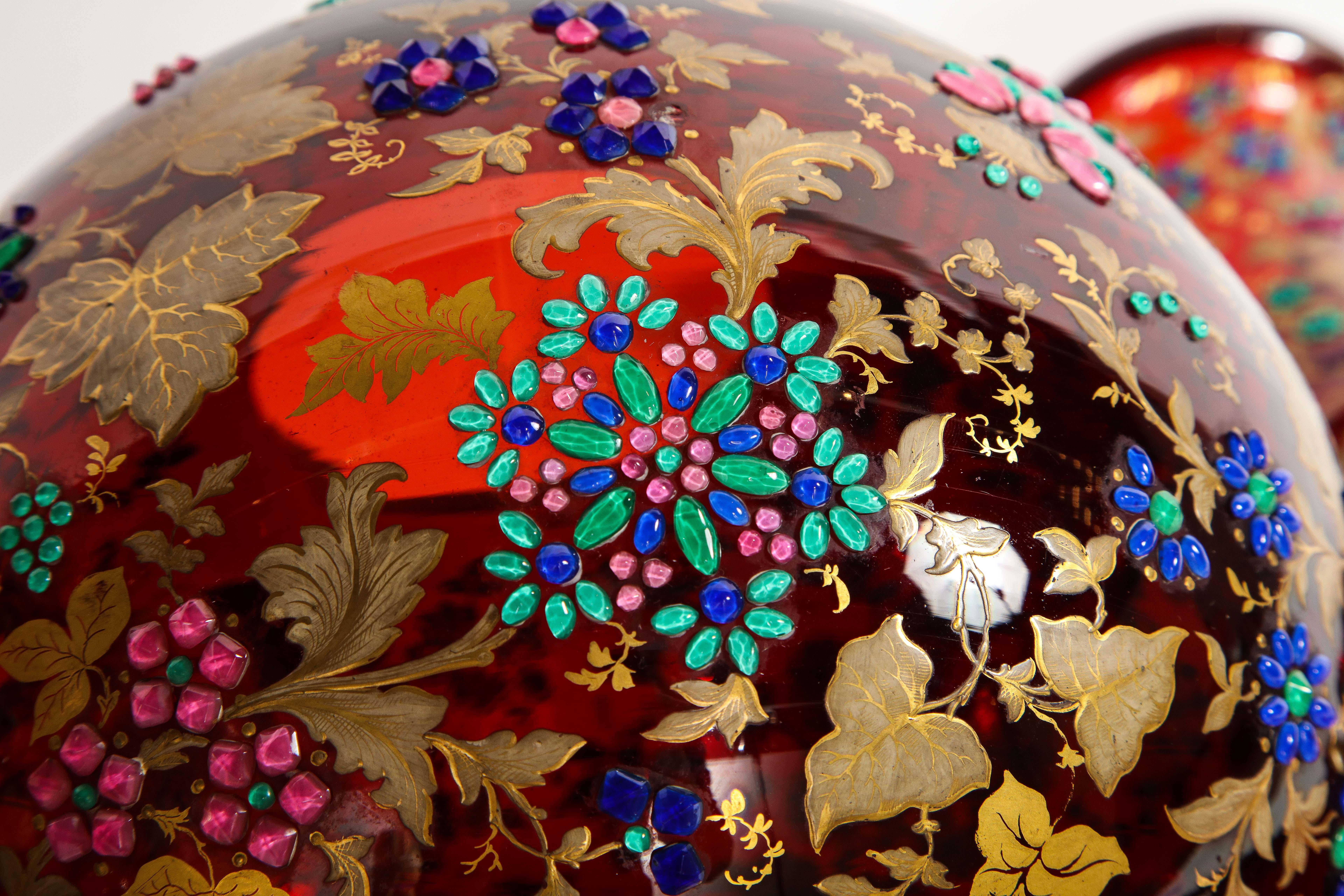 Monumentale Pr Moser juwelenbesetzte Rubin-rote Overlay-Vasen, zweiteilig, 24k Gold, emaillierte Vasen im Angebot 6