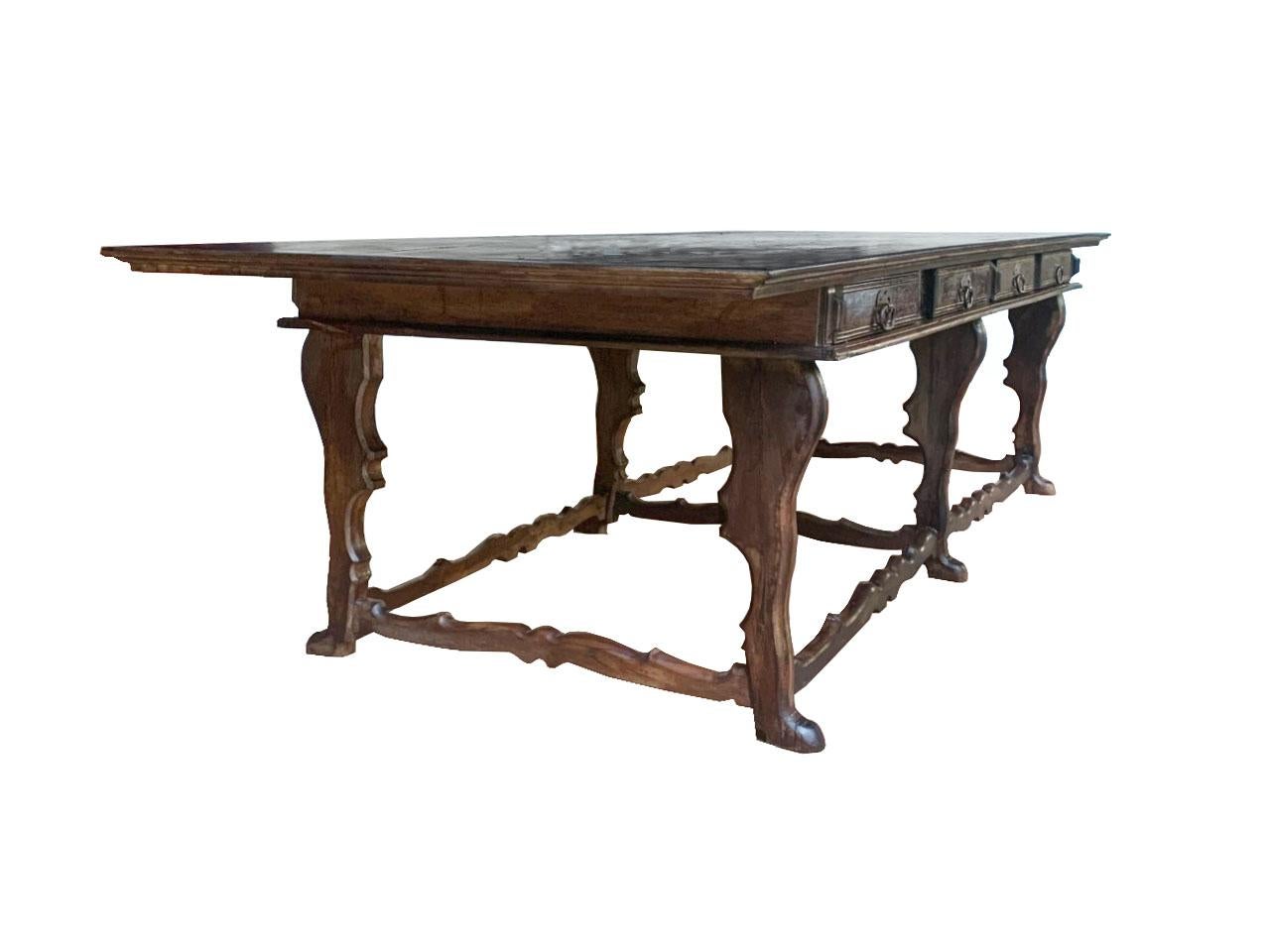 Brésilien Monumentale table de salle à manger coloniale brésilienne exceptionnelle du 18ème siècle en vente