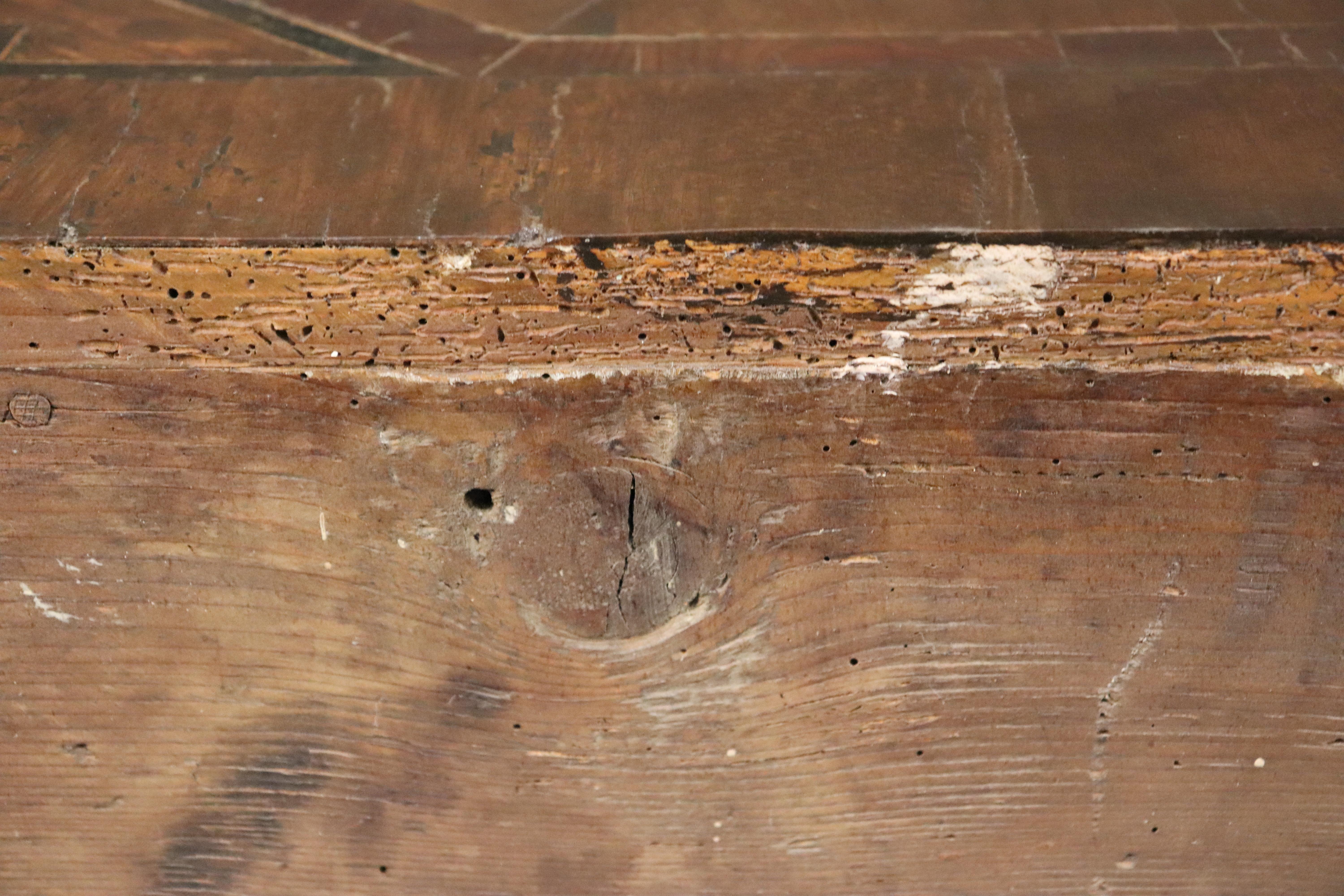 Ottone Monumentale e rara commode italiana intarsiata in legno d'ulivo e noce del periodo 1770 in vendita