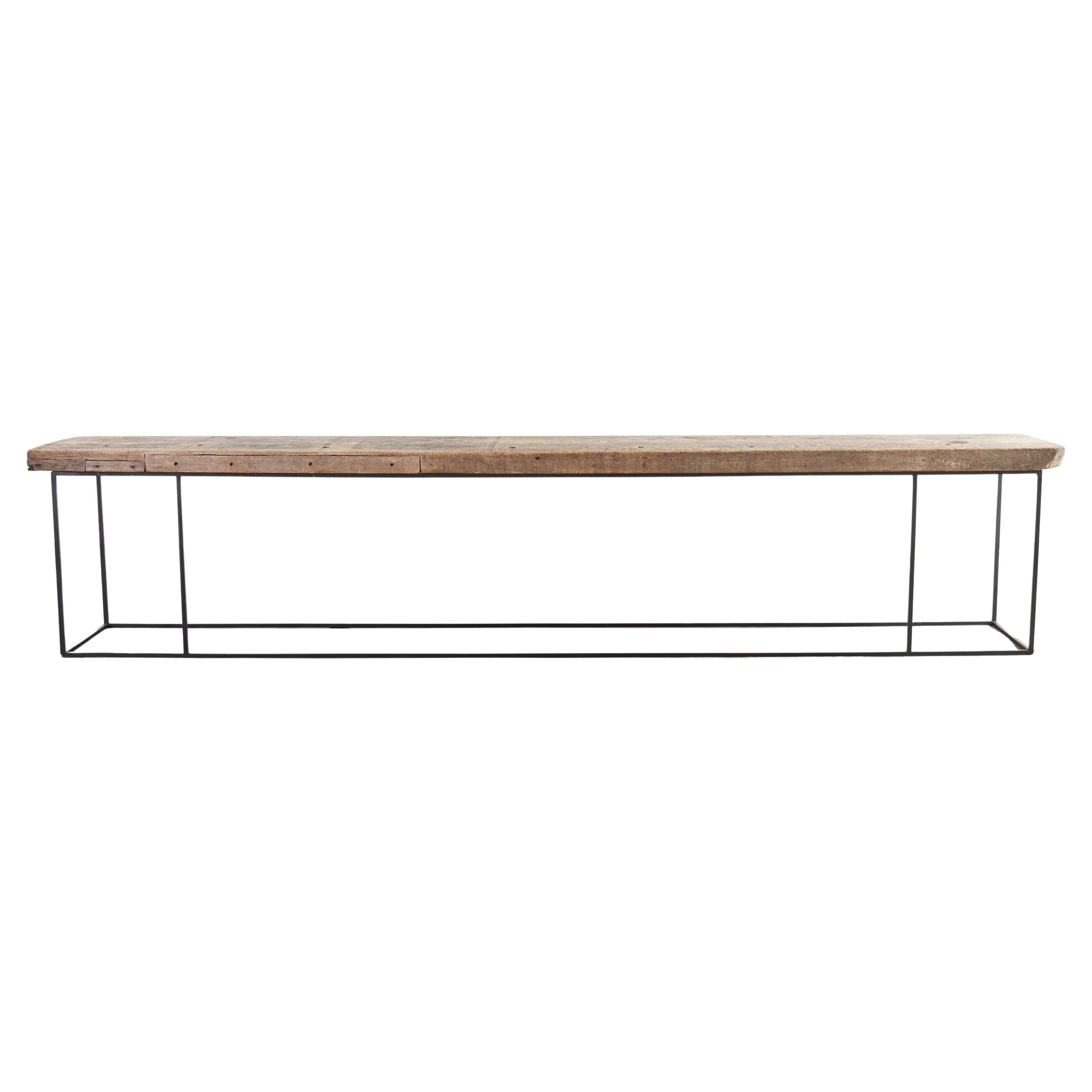 Monumental Console en fer avec plateau en bois recyclé 13.5 Ft en vente