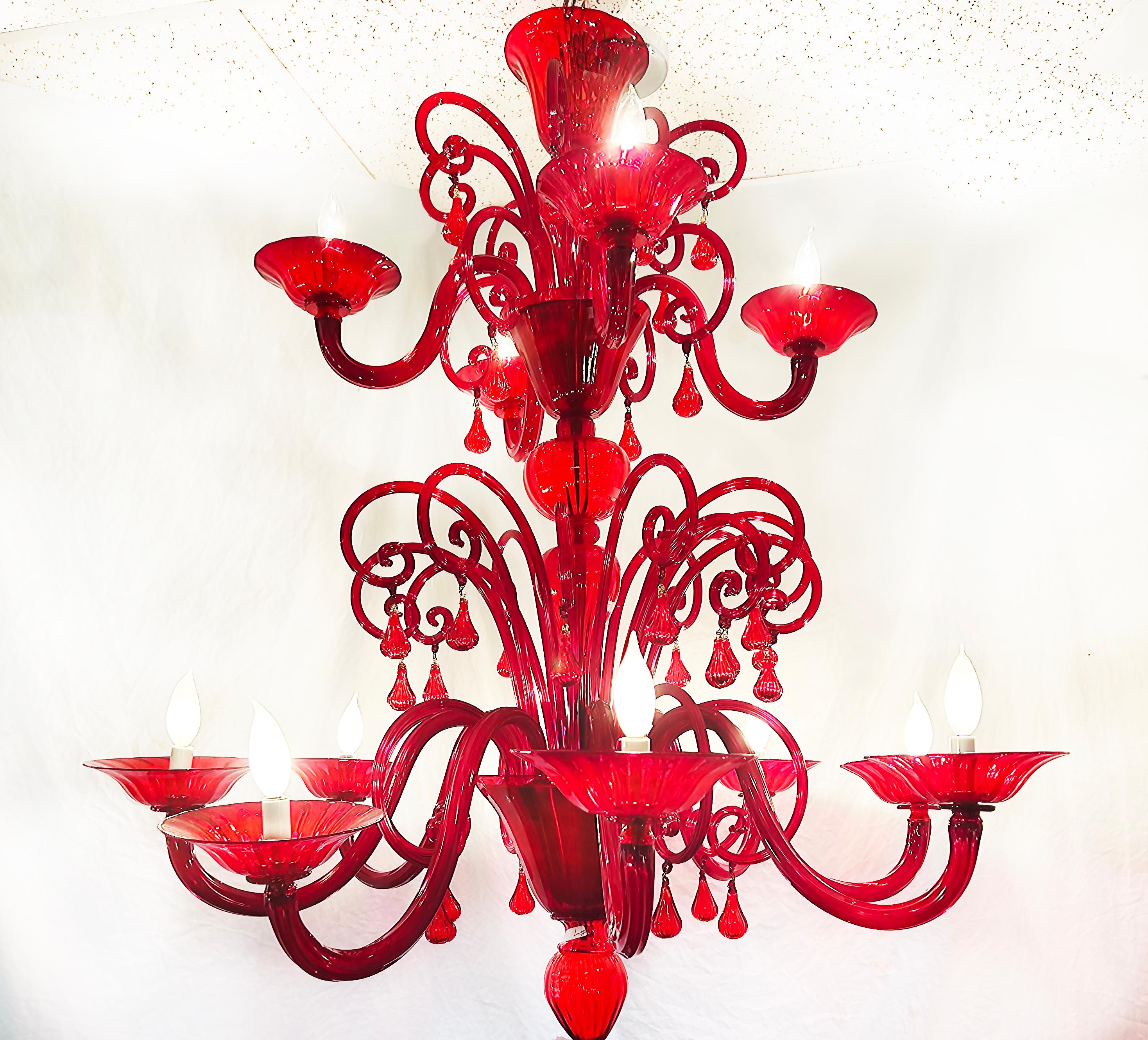 Lustre à 10 branches en verre de Murano rouge monumental en vente 7