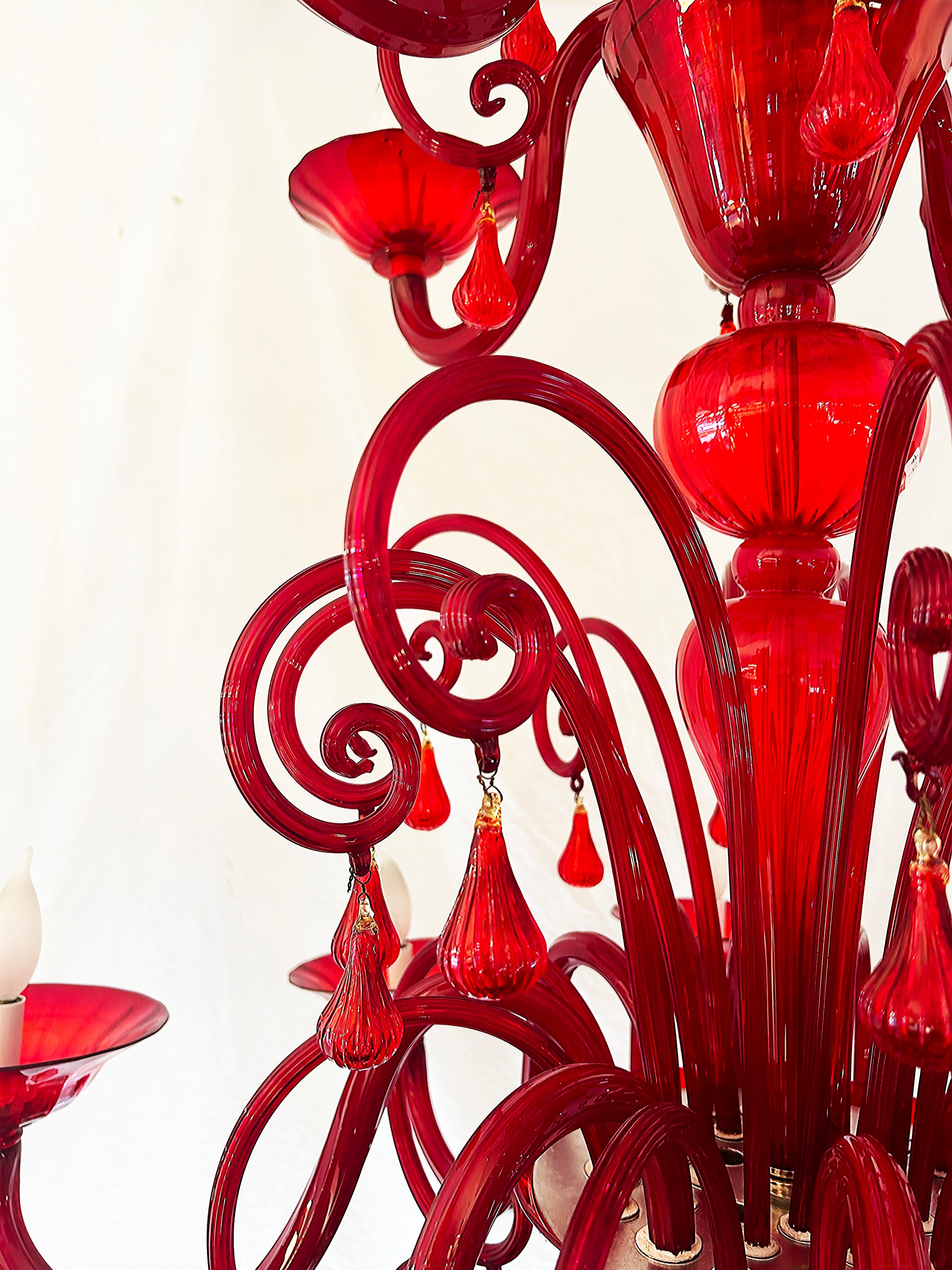 Lustre à 10 branches en verre de Murano rouge monumental en vente 1