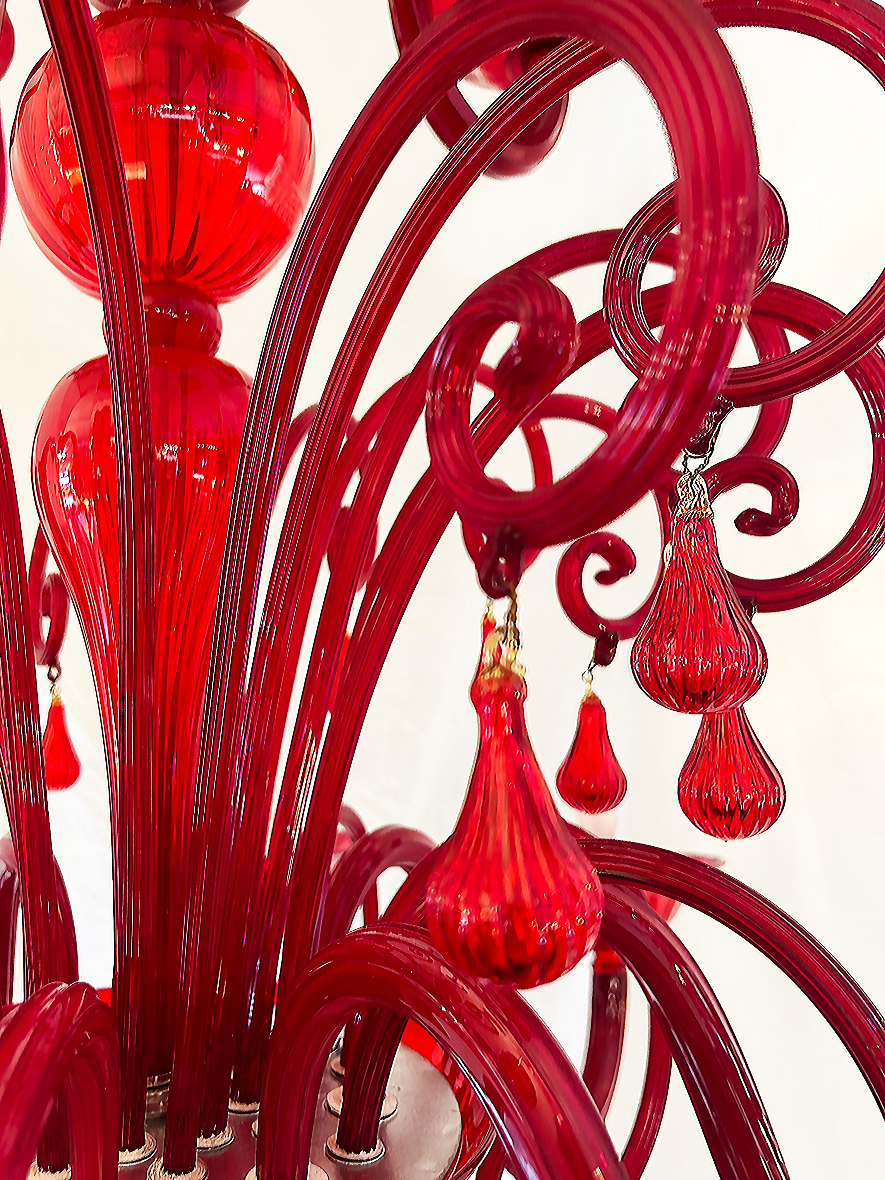 Lustre à 10 branches en verre de Murano rouge monumental en vente 2