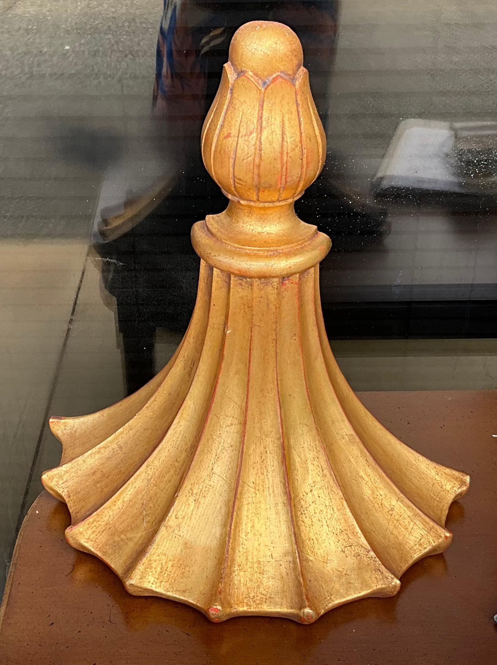 Paire de supports muraux/étagères italiens monumentaux en bois doré sculpté de style Régence en vente 2