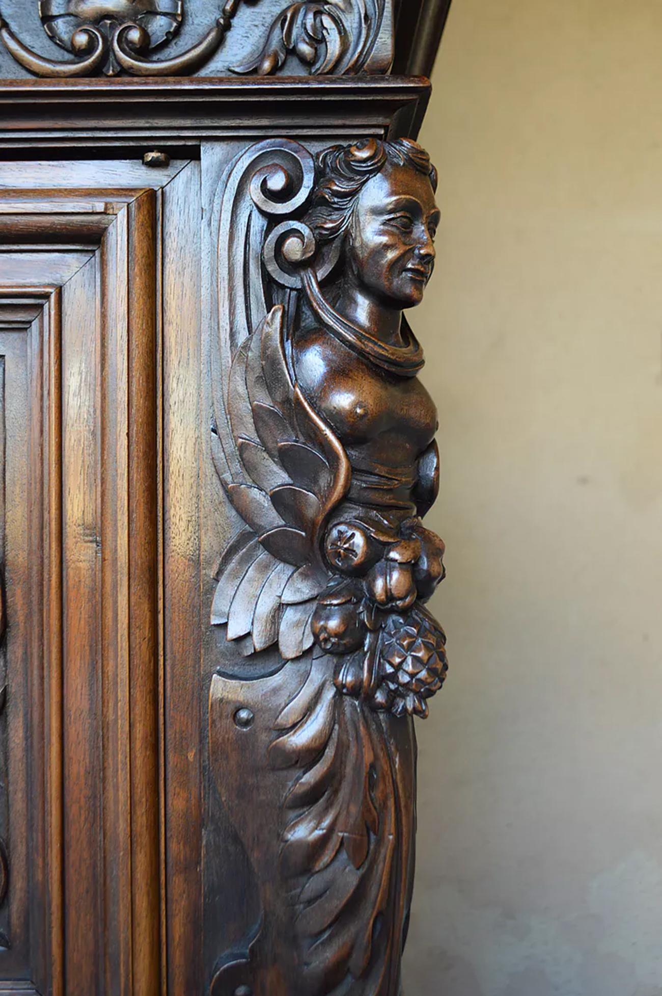 Monumentales Renaissance-Buffet aus geschnitztem Kalbsholz mit Karyatiden, Frankreich, 19. im Angebot 9
